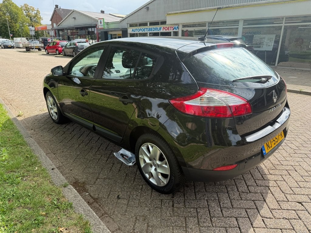 Foto 6 van Renault Mégane 1.6 Authentique (bj 2011)