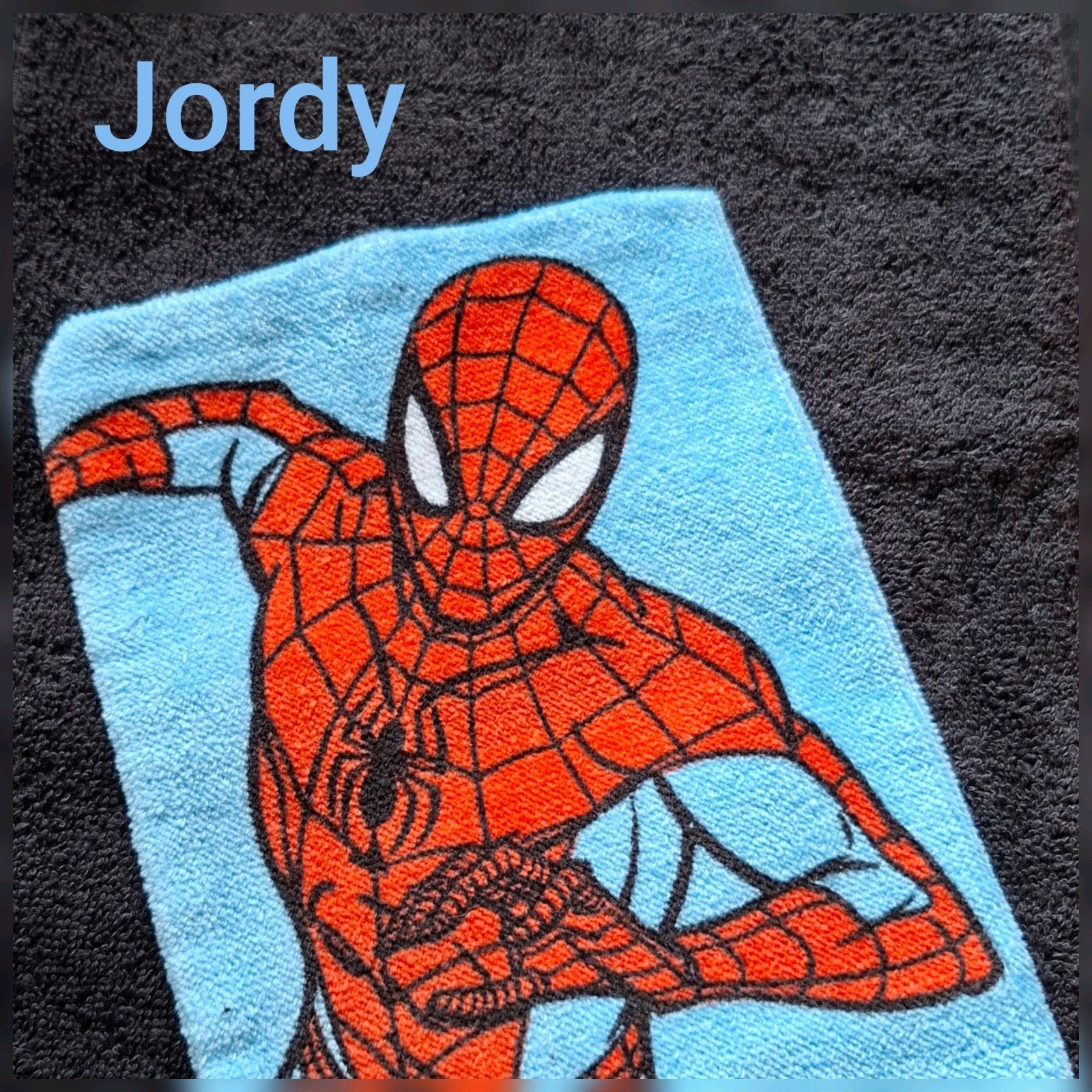 Handdoek (50x100 cm) met geborduurde naam en washandje, Ophalen of Verzenden, Nieuw, Handdoek