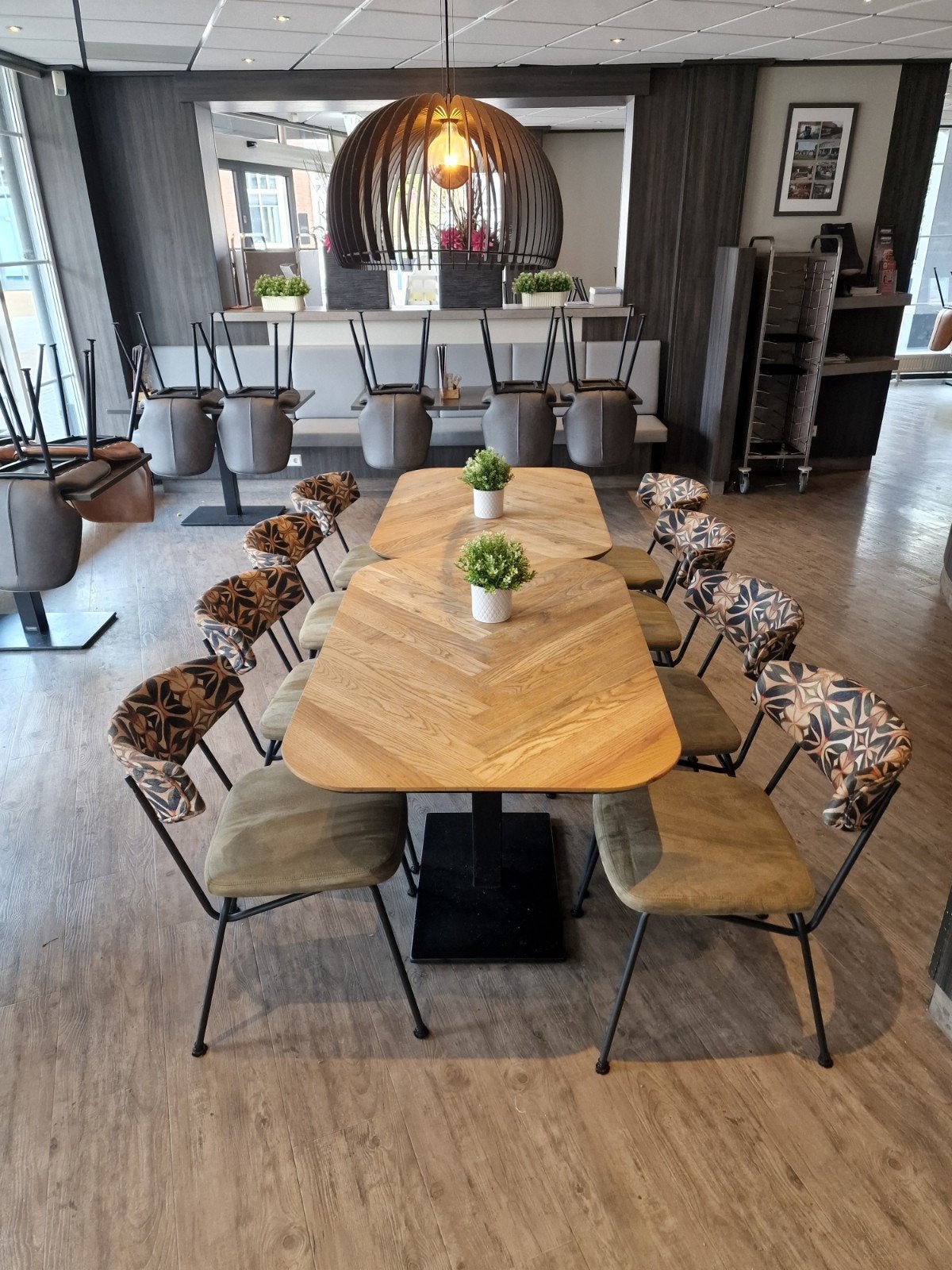 2x Visgraat Tafel met Zwarte Poten - Eikenhout, Ophalen, 100 tot 150 cm, Modern, Industrieel, Visgraat, 50 tot 100 cm