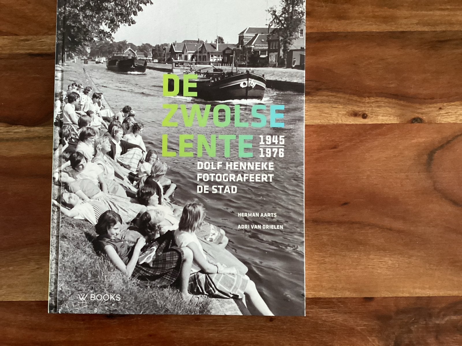 De Zwolse Lente 1945-1976 - D. Henneke fotografeert de stad, Verzenden, Zo goed als nieuw, Fotografie algemeen