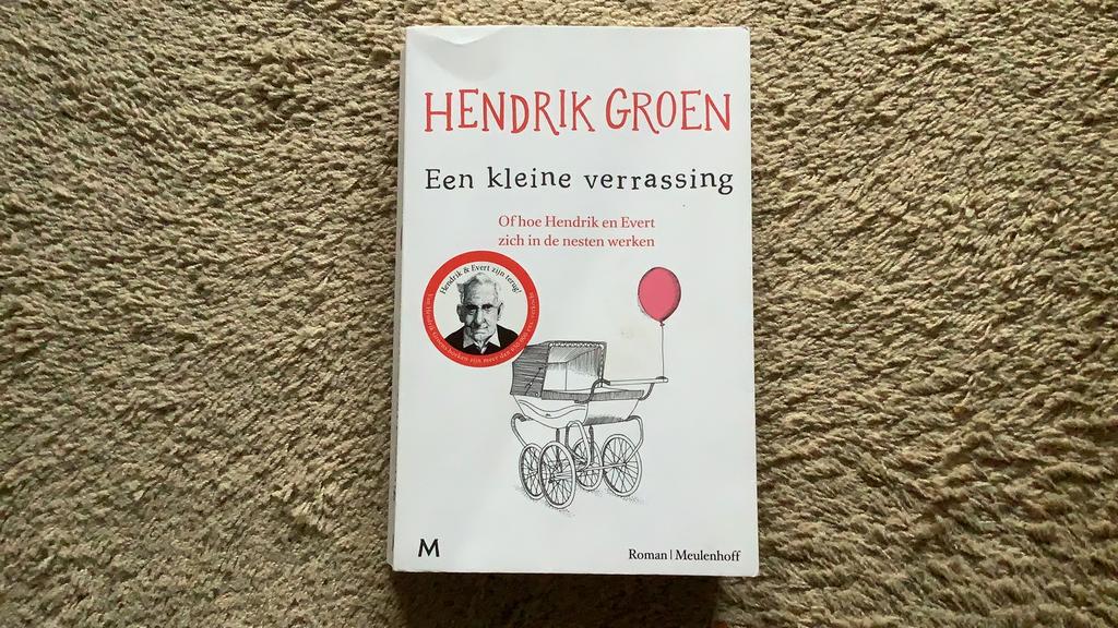 Hendrik Groen - Een kleine verrassing, Hendrik Groen, Ophalen of Verzenden, Zo goed als nieuw, Nederland