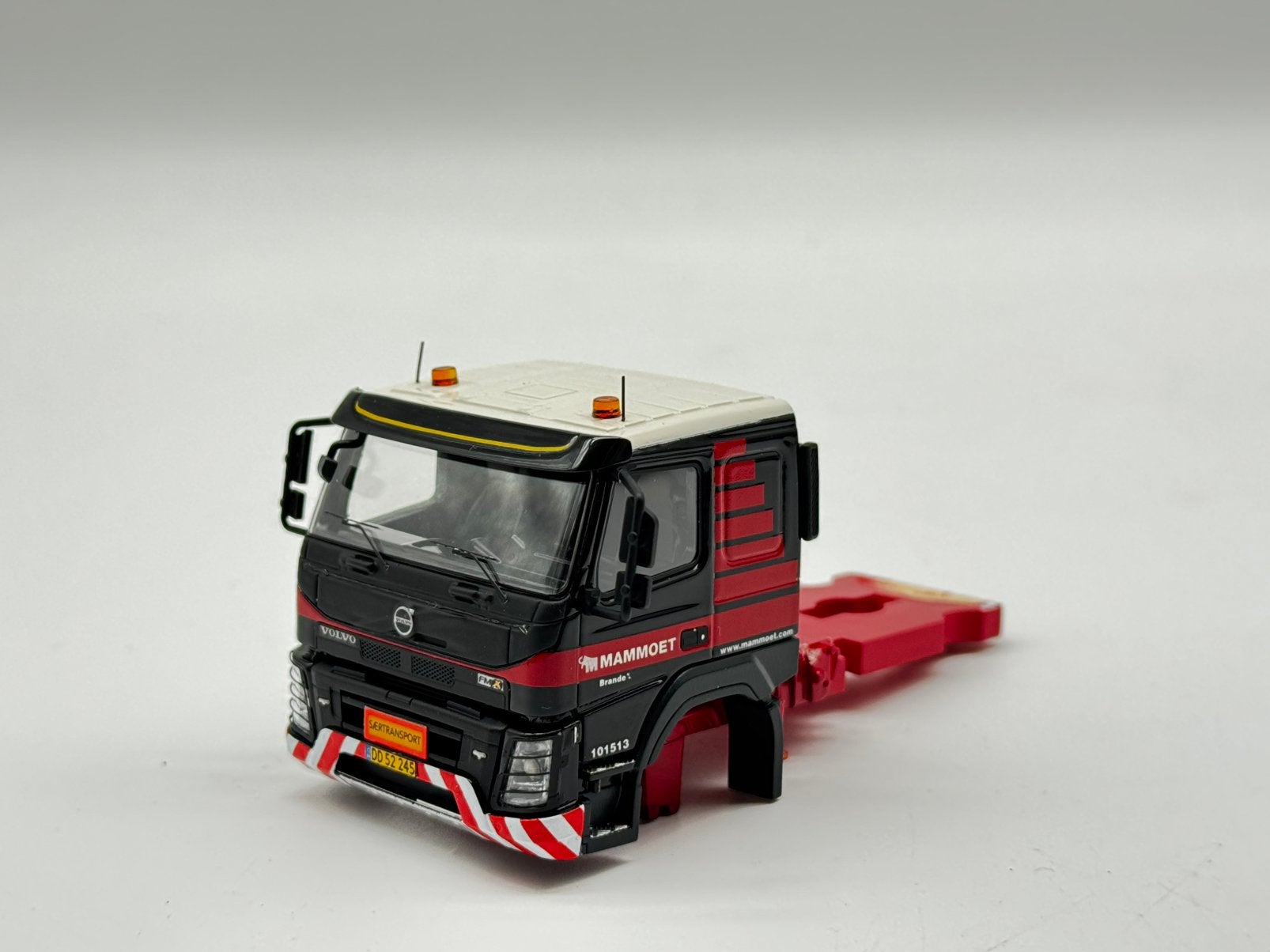 IMC VOLVO FM x cabine VERBOUW MAMMOET