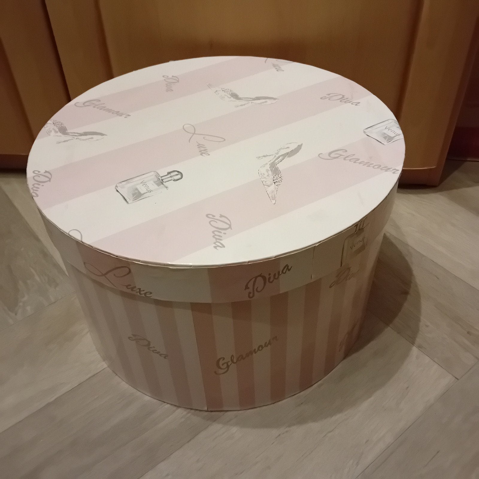 Decoratieve ronde opbergdoos hoeden doos met Glamour design, Gebruikt, Roze, Ophalen of Verzenden, Modern
