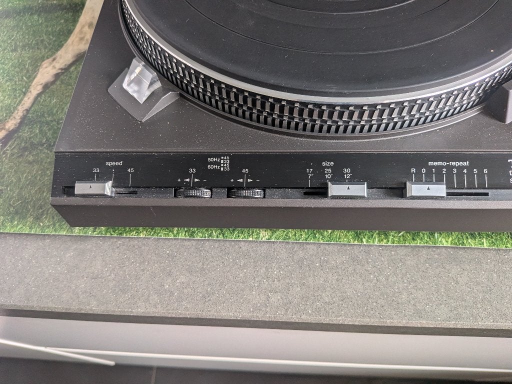 Foto 4 van Technics SL-3310 Direct Drive Automatische Platenspeler