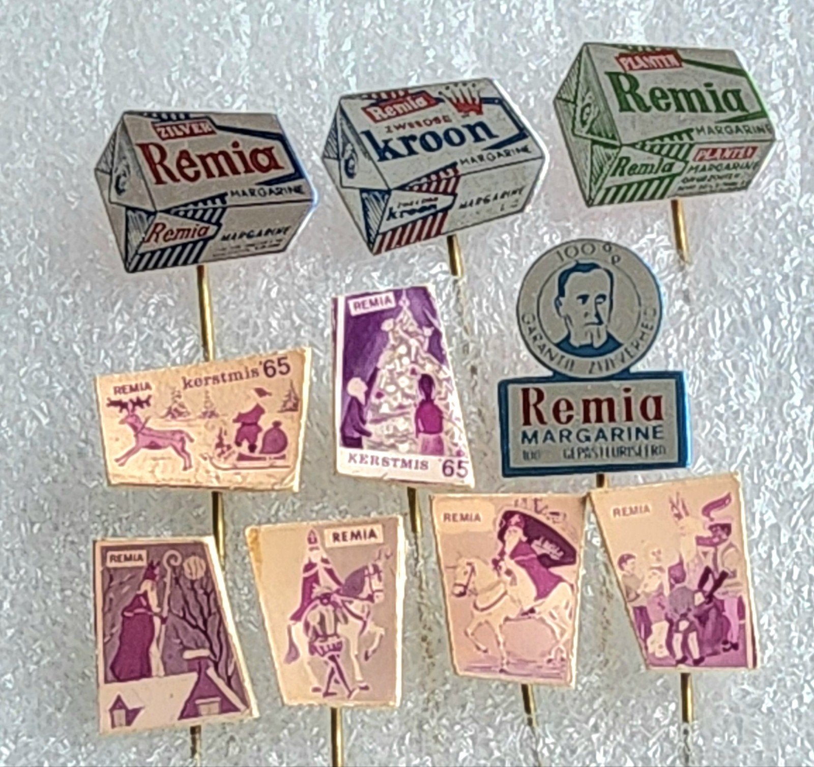 10 Vintage Remia Speldjes - Margarine Reclame, Ophalen of Verzenden, Gebruikt, Merk, Speldje of Pin