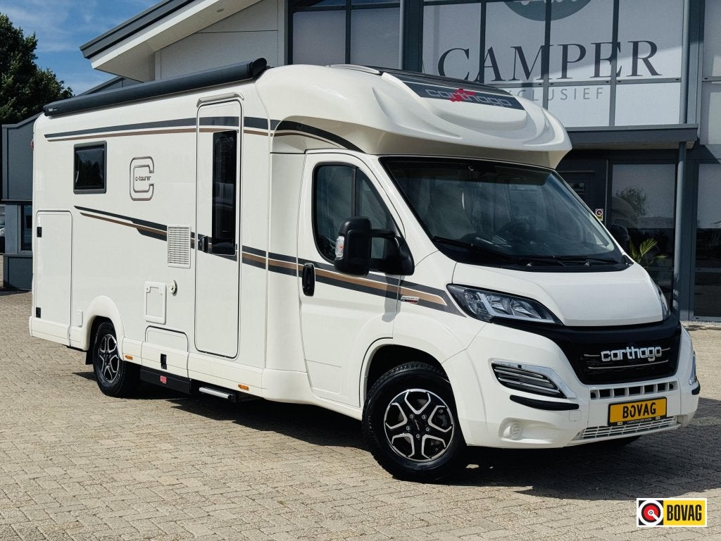 Carthago C-Tourer T 144 QB Automaat 2023 Queensbed, Caravans en Kamperen, Campers, Automaat, Standaard zit, Ringverwarming, Buitenlamp