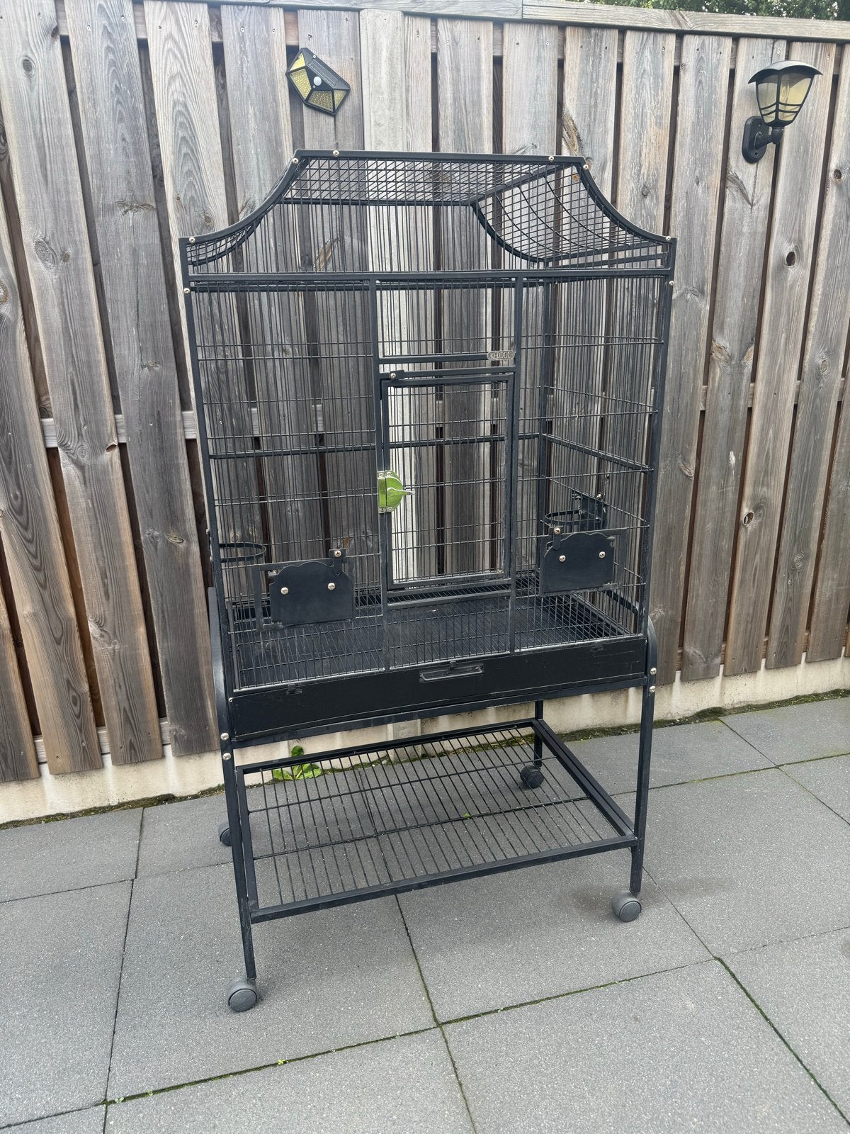 Grote vogelkooi op wielen, Dieren en Toebehoren, Ophalen of Verzenden, Zo goed als nieuw, Vogelkooi