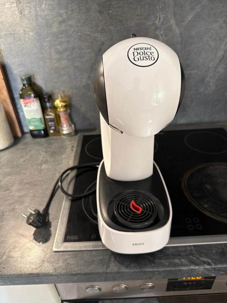 Dolce Gusto Apparaat., Witgoed en Apparatuur, Koffiezetapparaten, Ophalen, Zo goed als nieuw, Koffiemachine, Koffiepads en cups