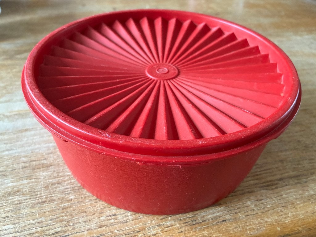 Vintage Tupperware rode koektrommel zonnedeksel, Ophalen of Verzenden, Gebruikt, Rood, Bus of Trommel