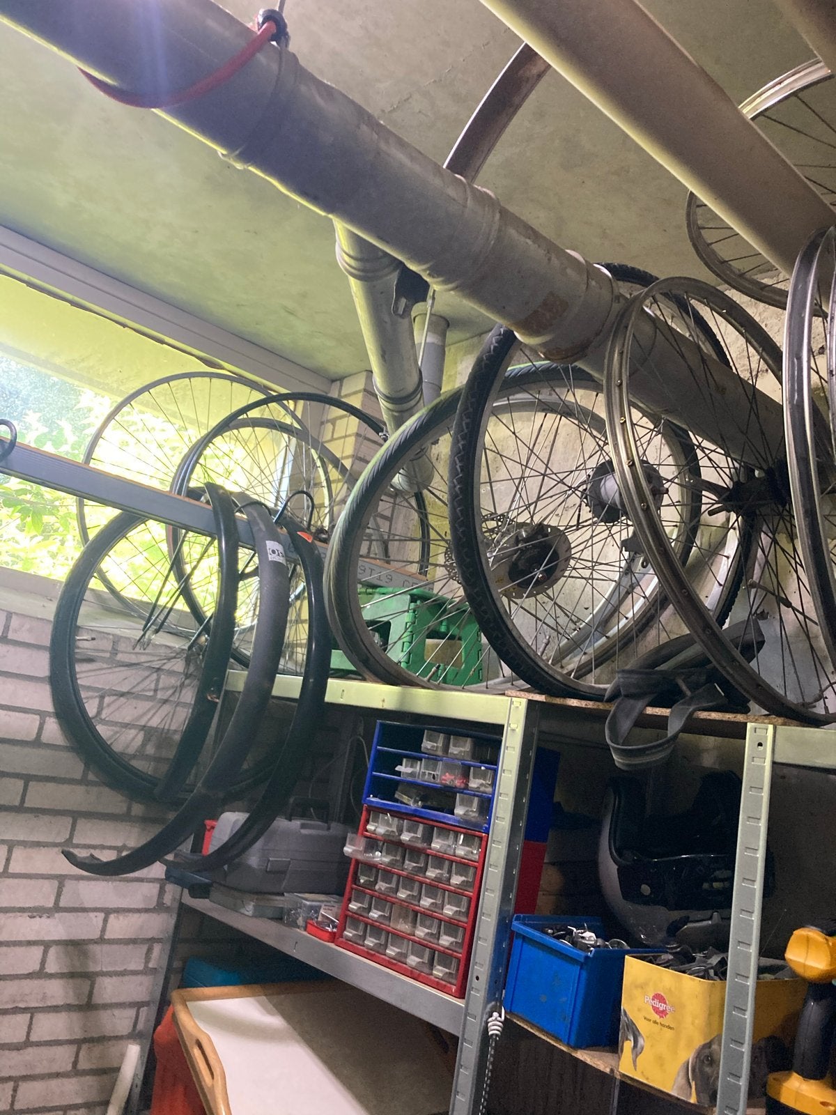 Diverse fiets onderdelen: wielen, zadels, remmen, verlichtin, Gebruikt, Overige materialen, Stadsfiets, Ophalen