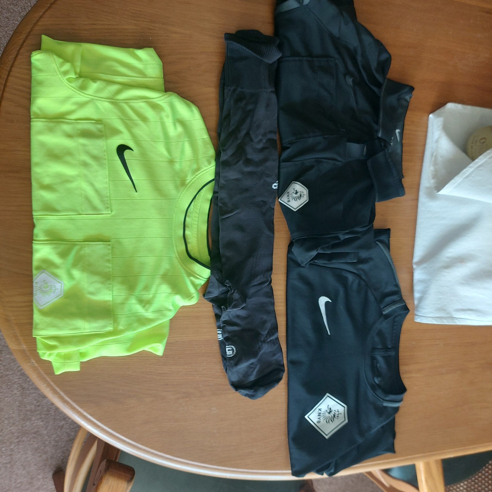 3 nike knvb scheidsrechters shirts, Maat 48/50 (M), Geel, Nike, Ophalen of Verzenden