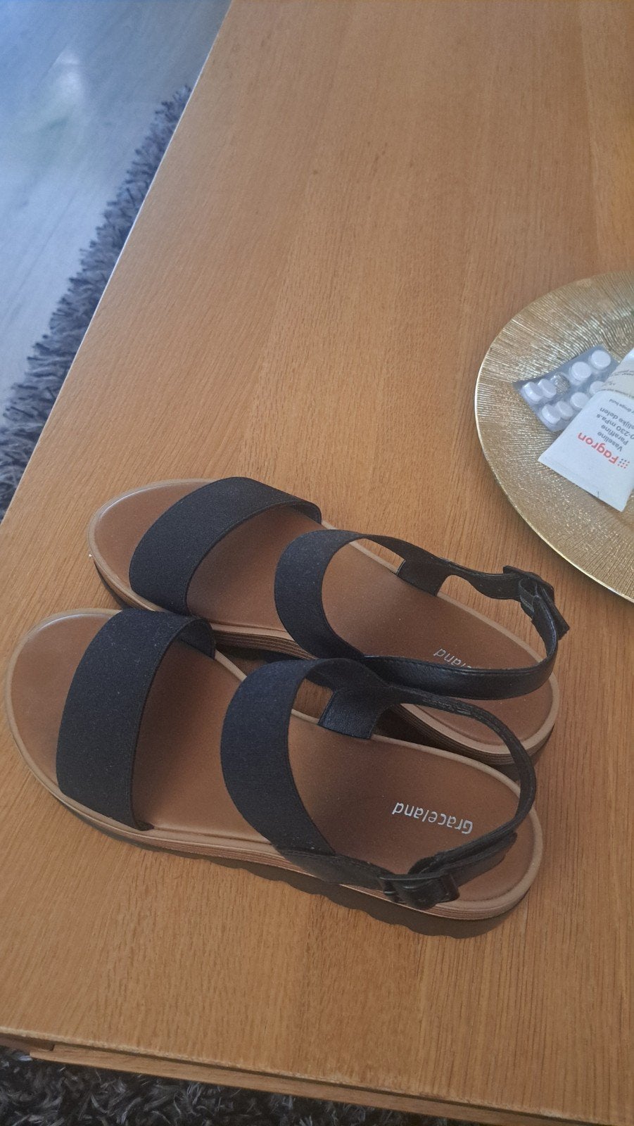 Nieuwe zwarte sandalen van Graceland (Van Haren), Ophalen