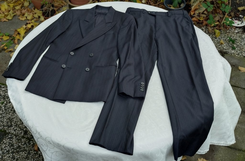 Armani heren kostuum double breasted antraciet maat 46 48, Kleding | Heren, Kostuums en Colberts, Ophalen of Verzenden, Zo goed als nieuw