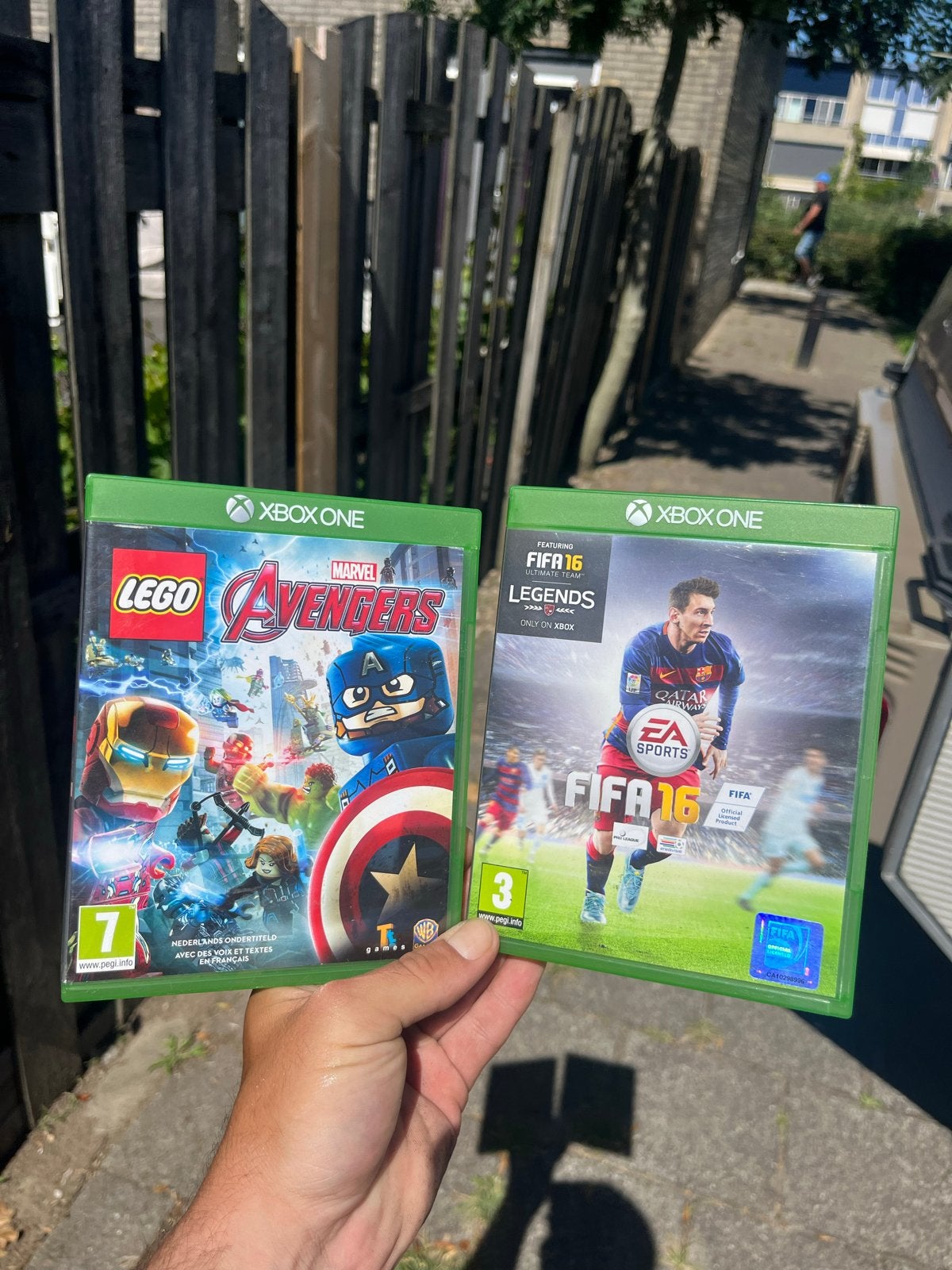 Xbox One games: LEGO Marvel's Avengers & FIFA 16, Avontuur en Actie, Gebruikt, 1 speler, Ophalen of Verzenden