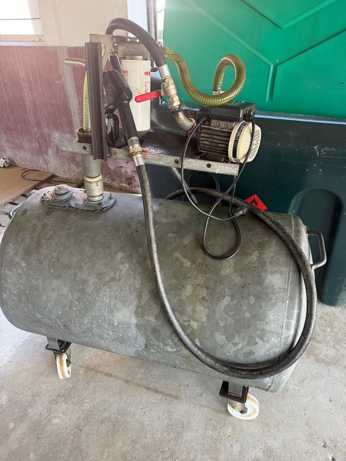 Mobiele dieseltank met pomp en filter, Ophalen