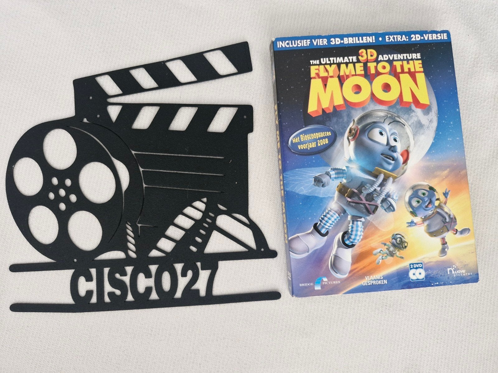 Fly me to the Moon + slipcover, Ophalen of Verzenden, Zo goed als nieuw, Poppen of Stop-motion, Alle leeftijden
