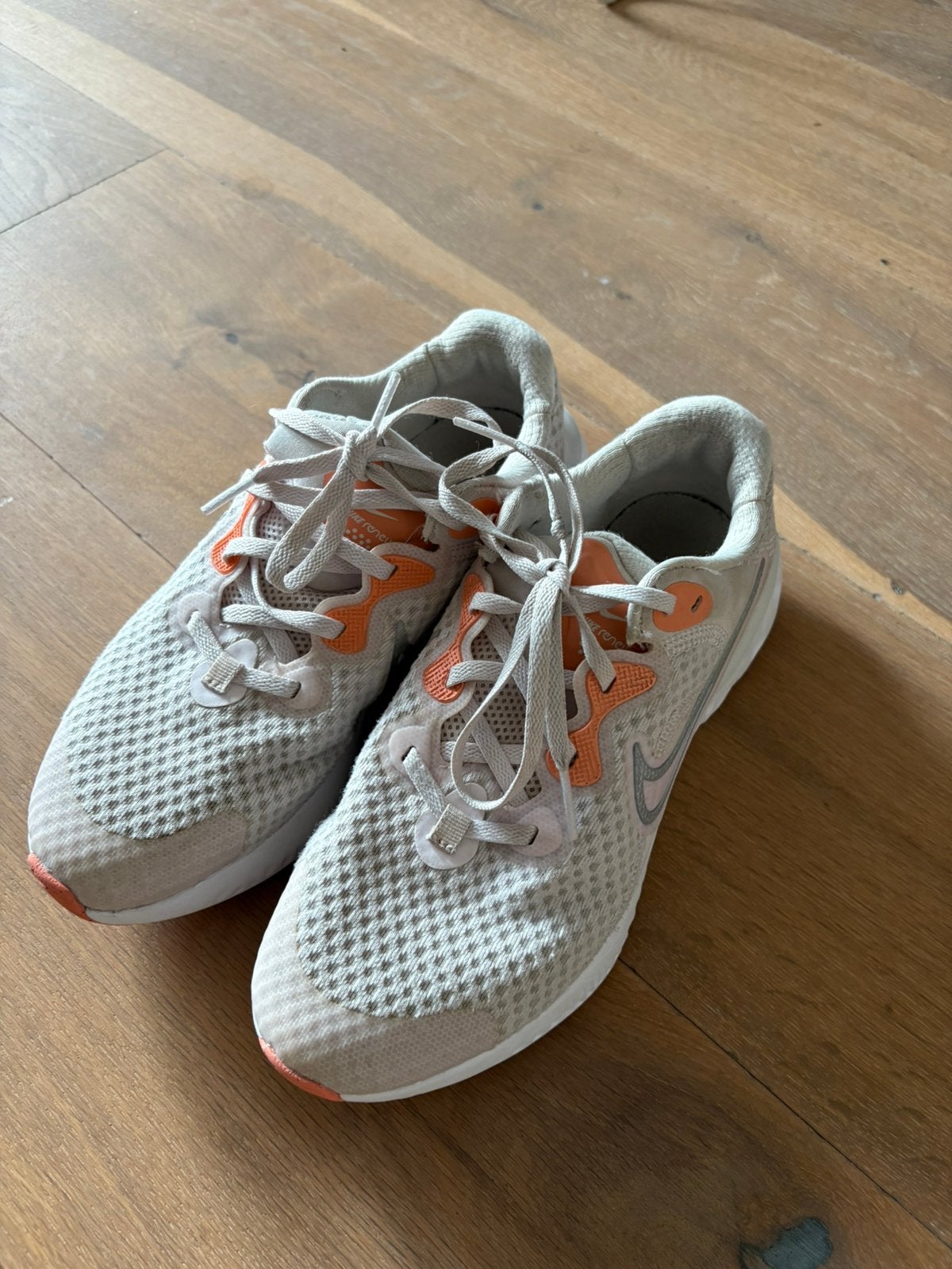 Zgan ** Nike ** sneakers mt 38 fitness hardlopen, Wit, Ophalen of Verzenden, Sneakers of Gympen, Zo goed als nieuw