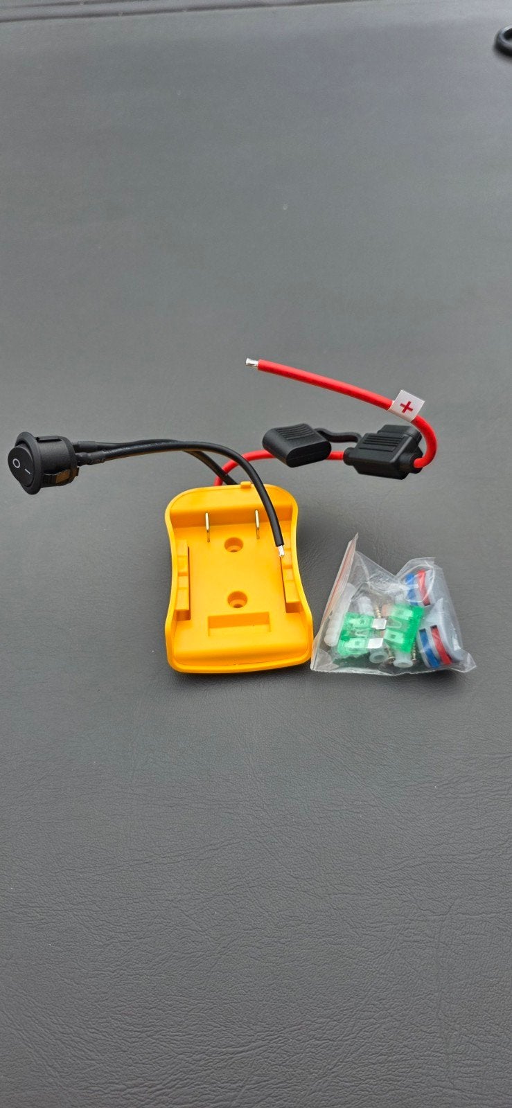 Accu adapter met schakelaar en zekering voor Dewalt 18V, Verzenden, Nieuw, Overige merken, Overige typen