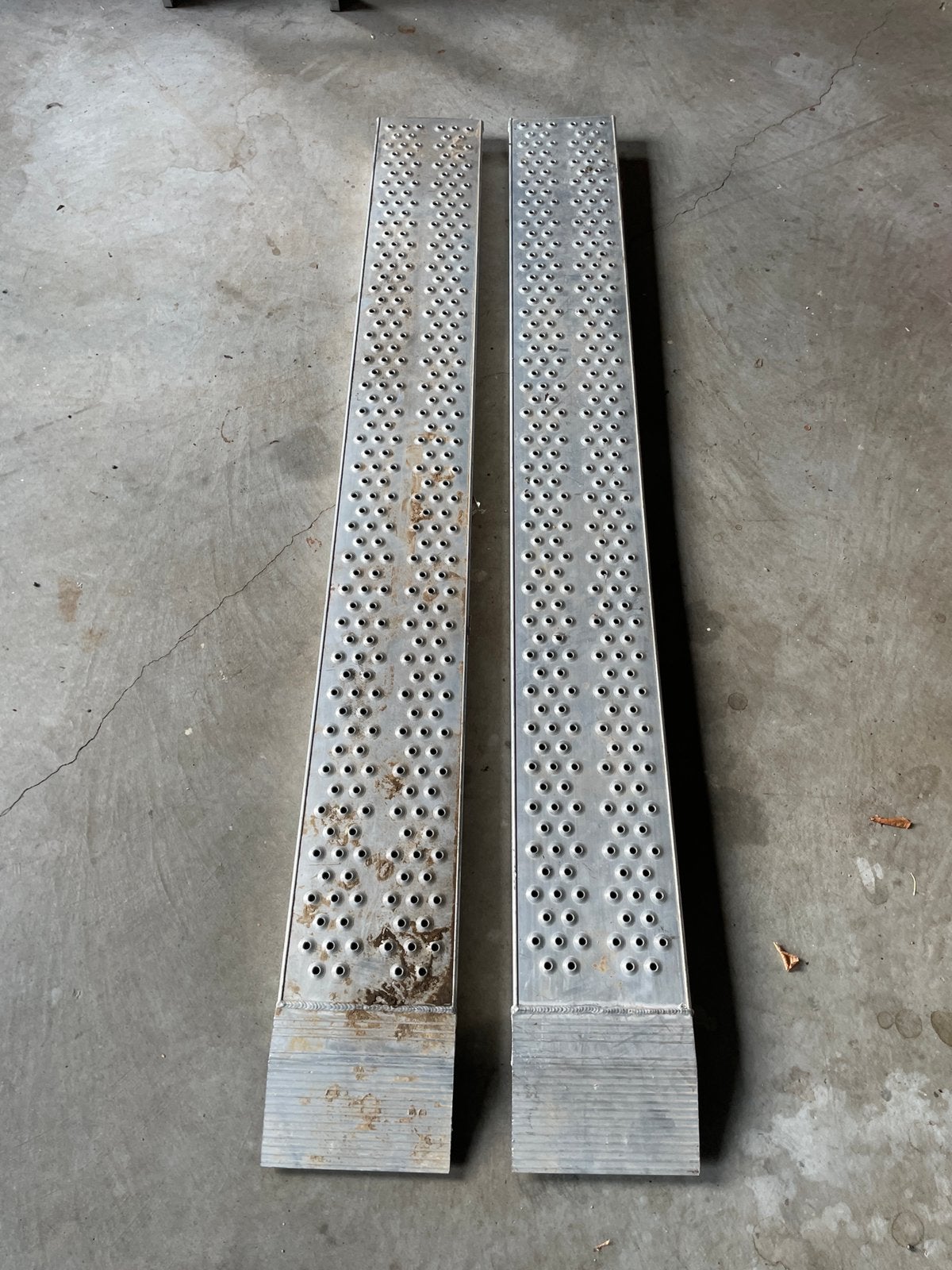 2 aluminium oprijplaten – 160  18 cm – 250 kg per stuk, Ophalen, Zo goed als nieuw
