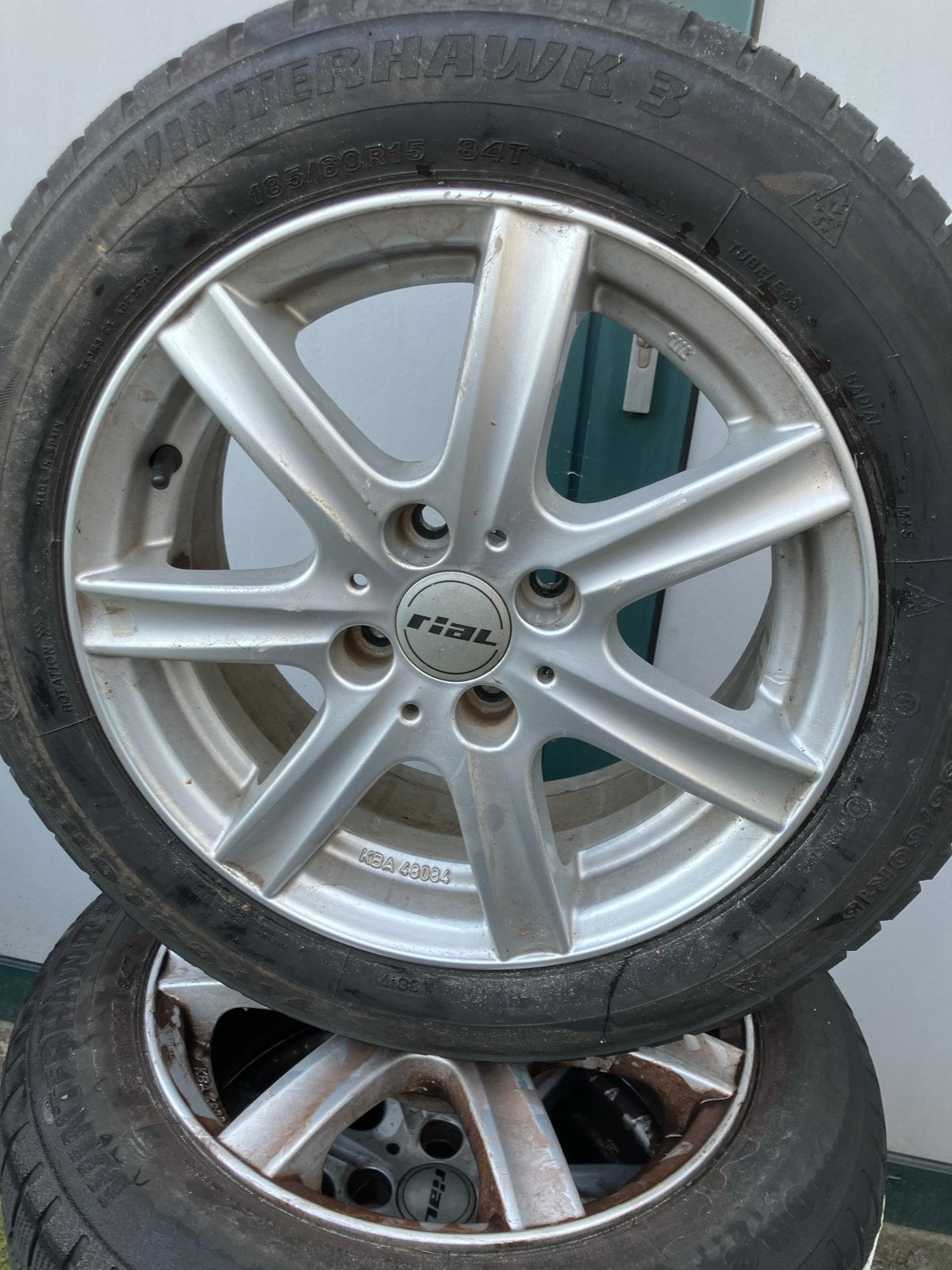 Winterbanden met velgen voor Toyota Yaris (185/60R15), Ophalen, Gebruikt, 15 inch, Banden en Velgen