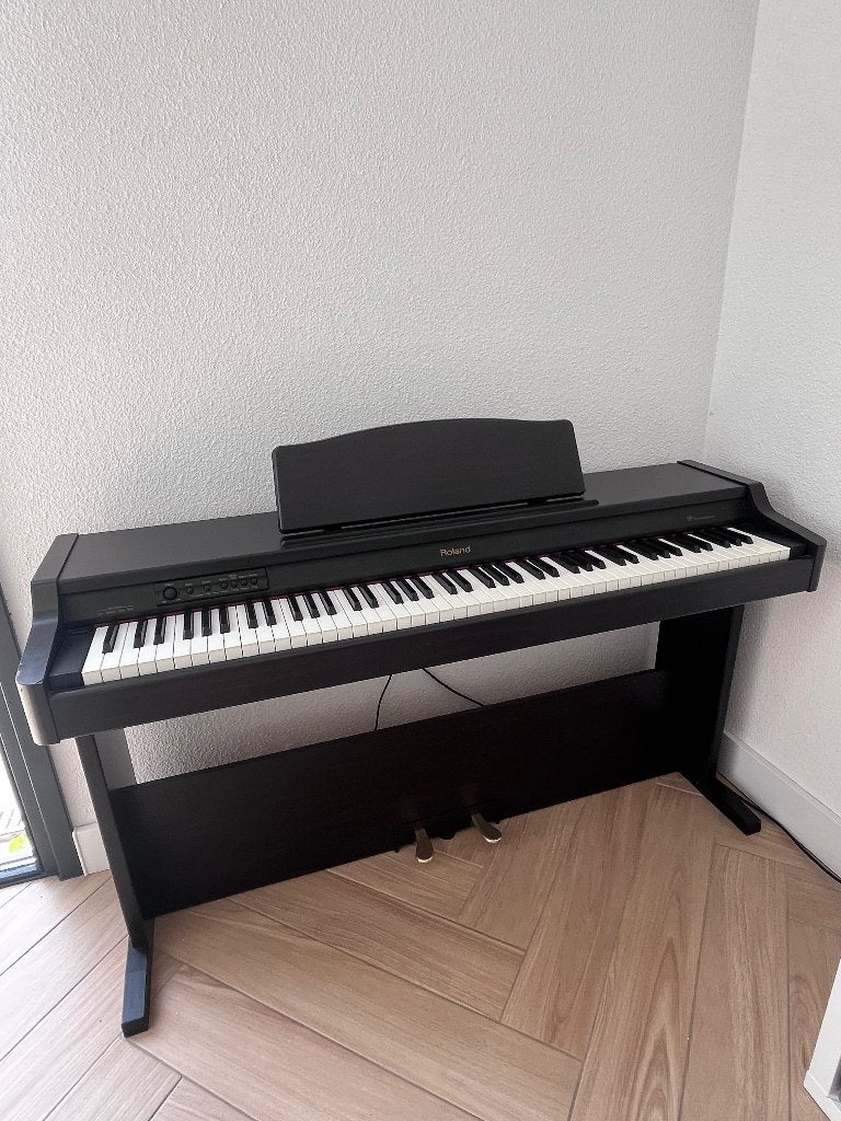 Roland HP-1 RW Digitale piano, Muziek en Instrumenten, Ophalen, Gebruikt, Bruin, Digitaal
