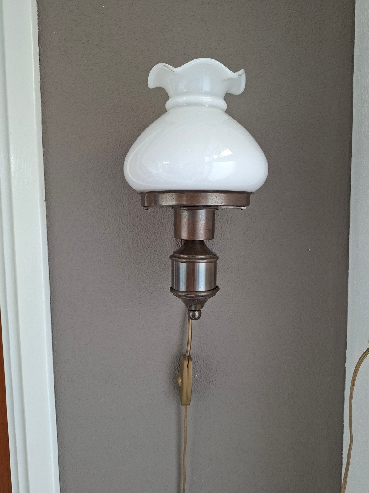 Vintage wandlamp met opaline glas, Ophalen of Verzenden, Zo goed als nieuw, Glas, Vintage, Klassiek