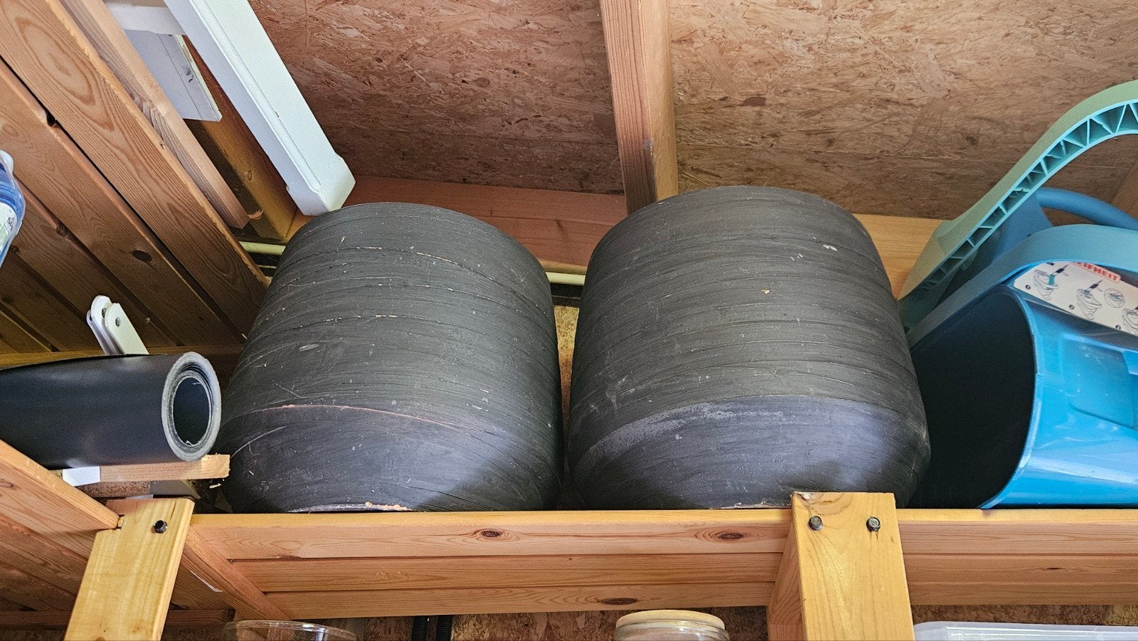 Twee grote plantenpotten donkergrijs, Ophalen, Halfschaduw