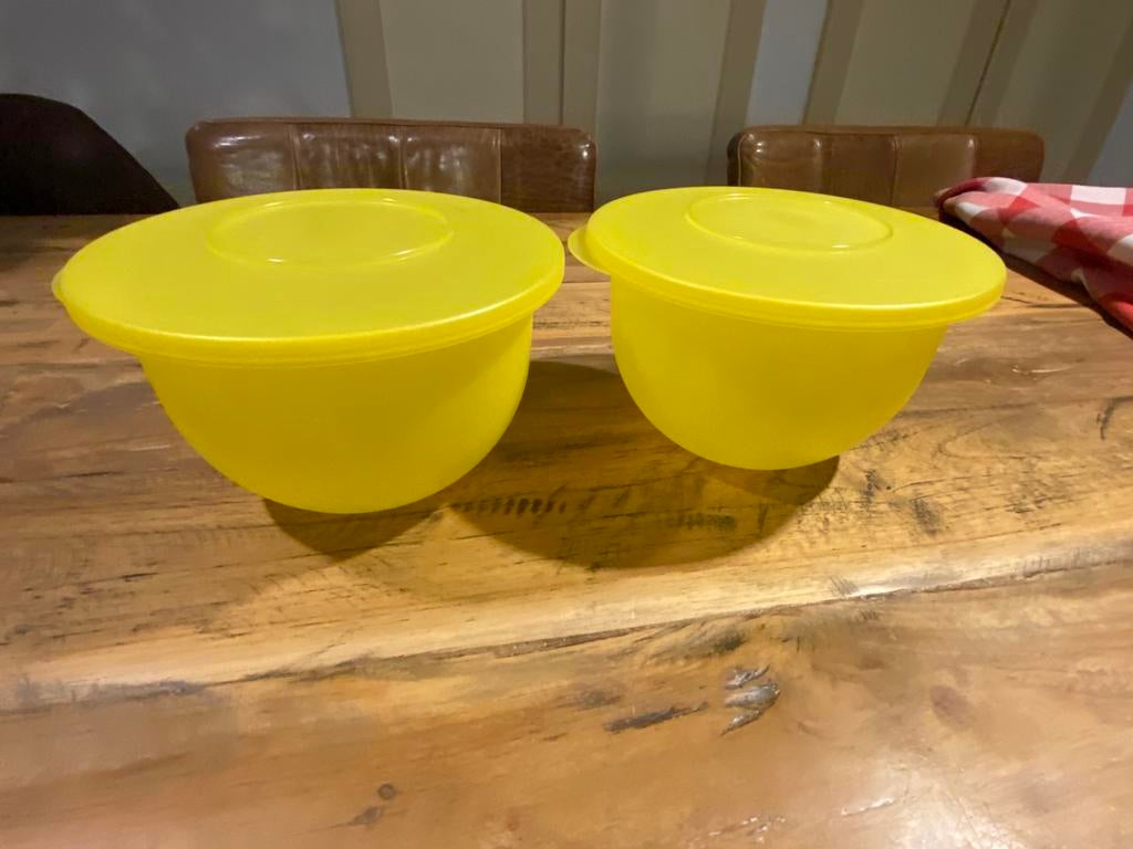 Tupperware kommen met deksel, Ophalen of Verzenden, Geel, Bak of Kom