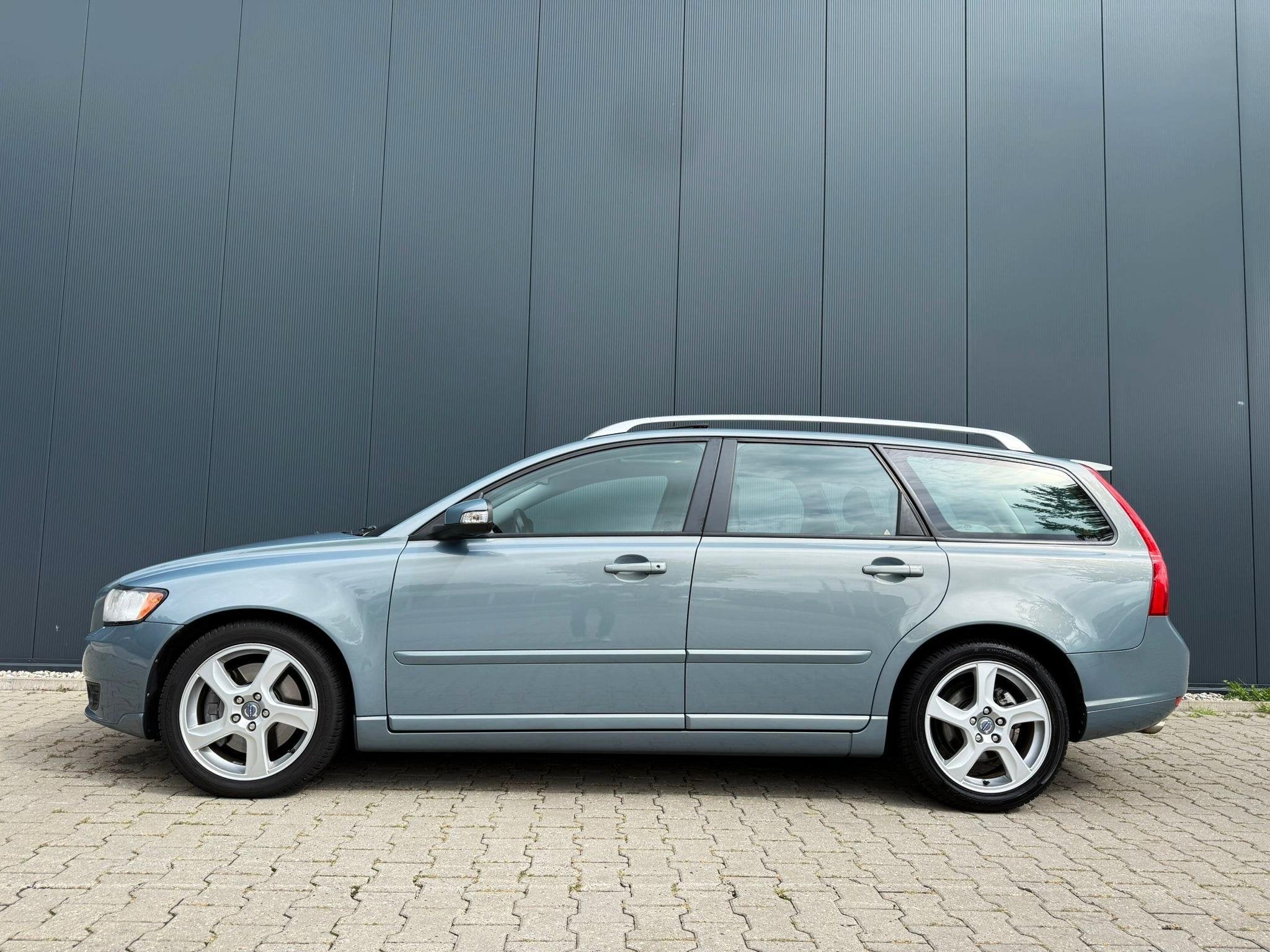 Volvo V50 2.5 T5 AWD Summum pano / leer / trekhaak, Auto's, Volvo, Euro 5, Gebruikt, Zwart, 700 kg