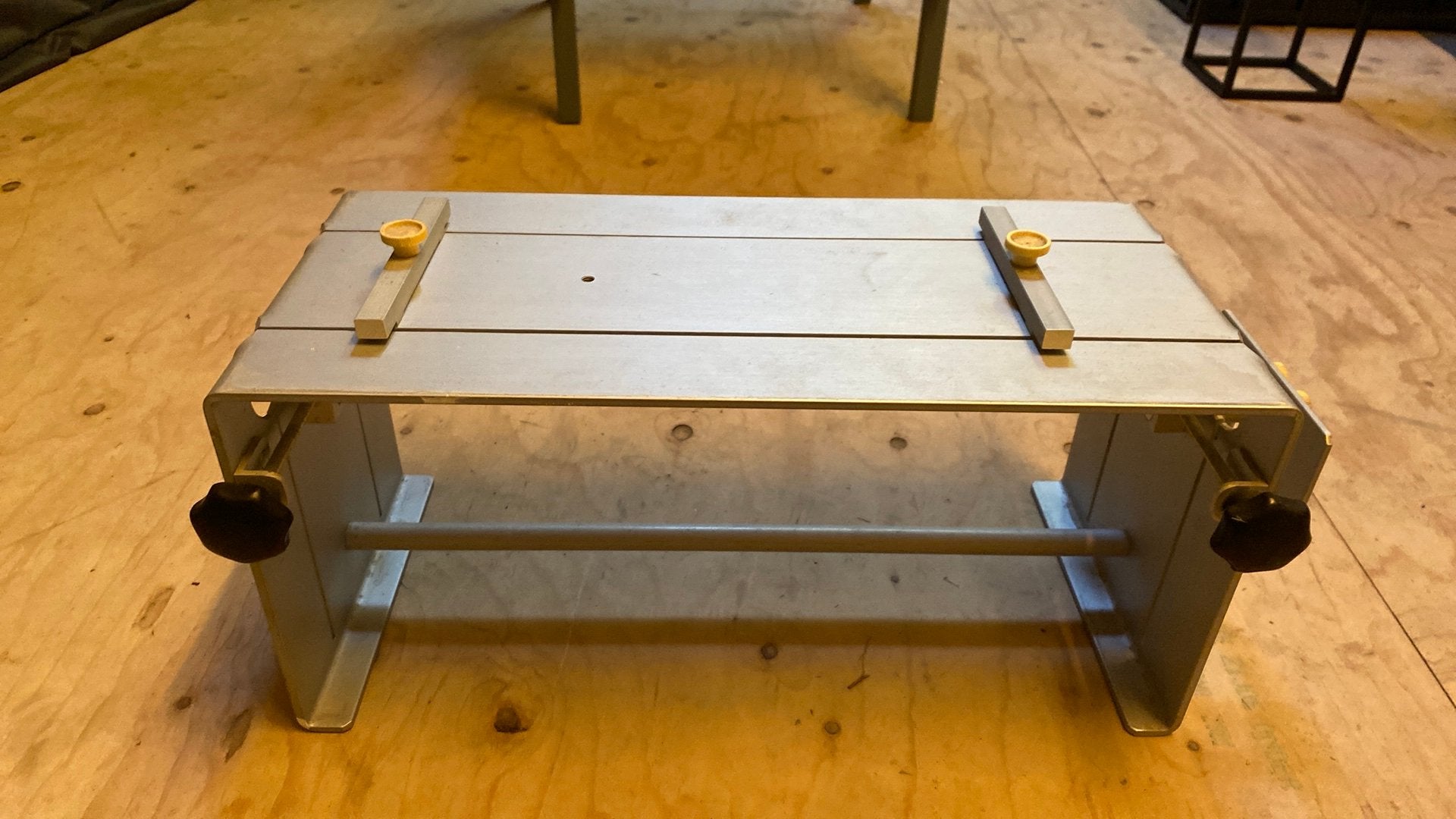 Aluminium tafeltje om schaatsen te slijpen incl toebehoren, Ophalen of Verzenden, Zo goed als nieuw, Overige typen, Overige merken