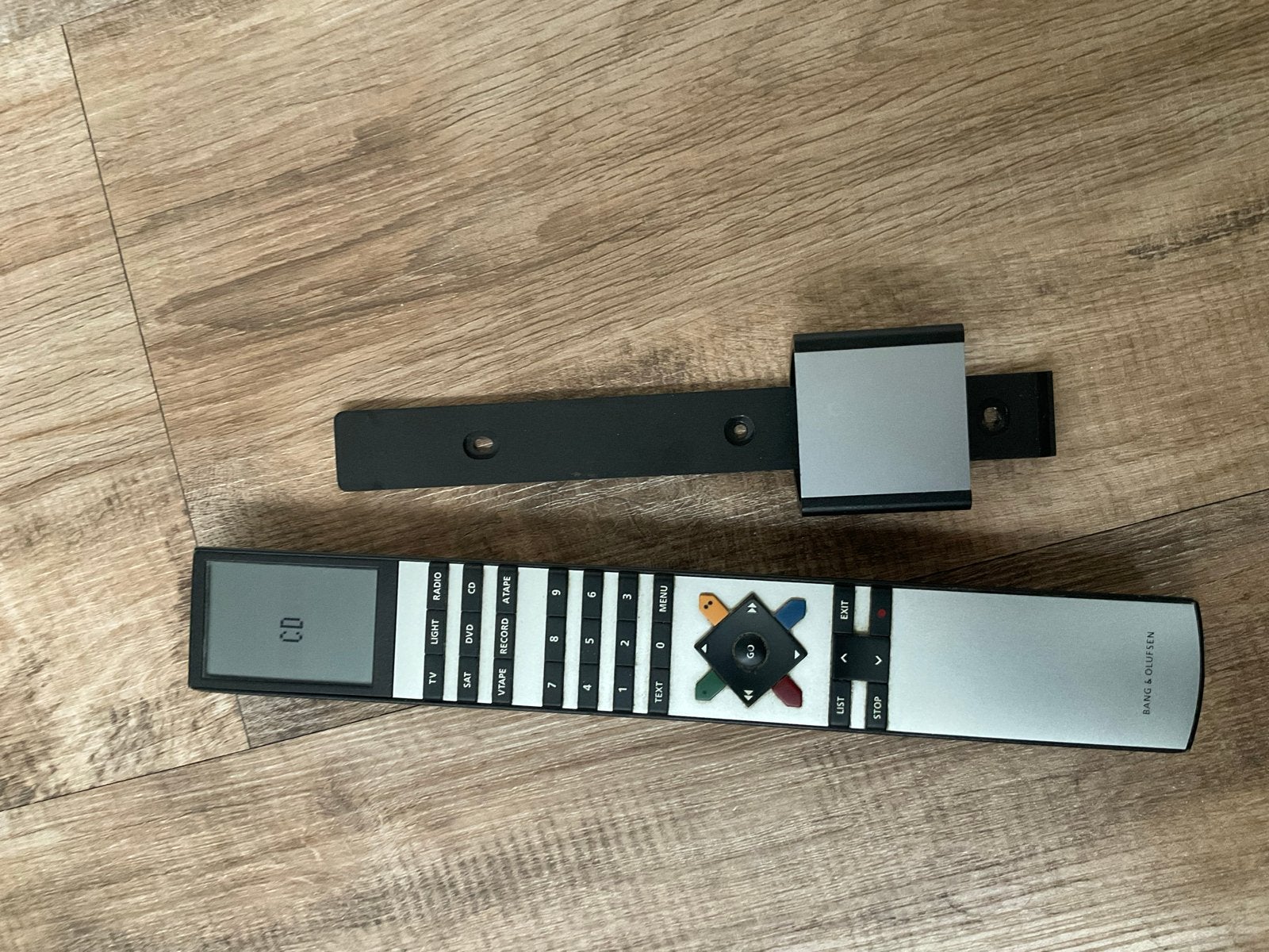 Bang & Olufsen Beo4 Afstandsbediening met Wandhouder, Gebruikt, Ophalen of Verzenden, Origineel, Dvd
