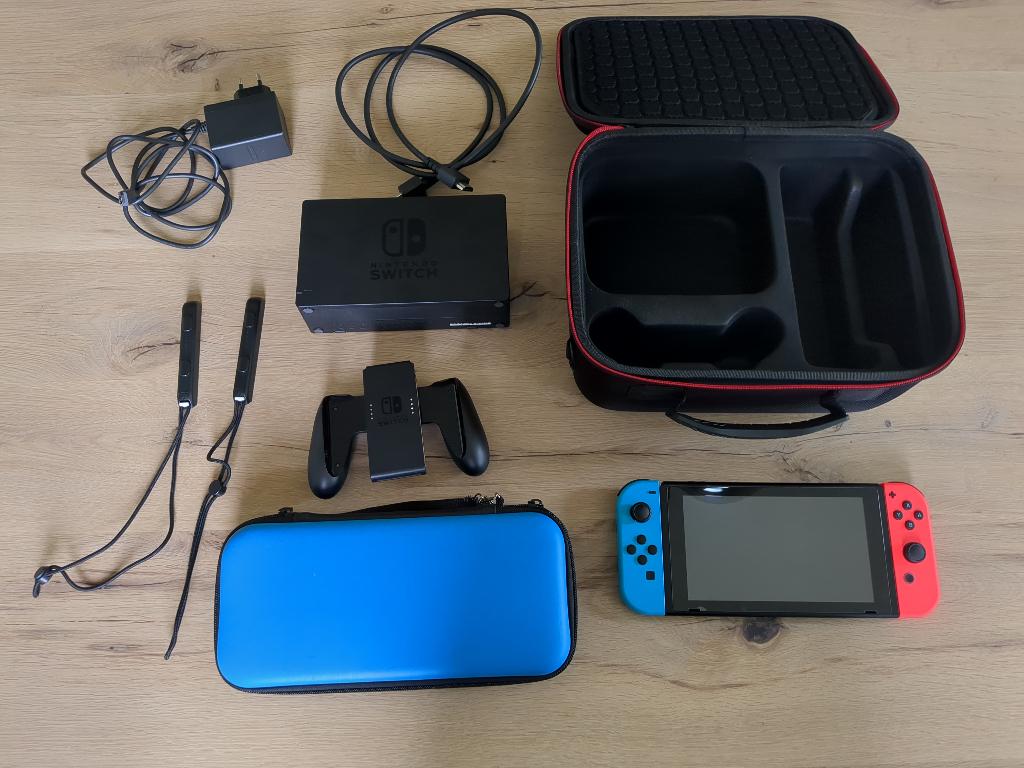 Nintendo Switch pakket, Spelcomputers en Games, Spelcomputers | Nintendo Switch, Zo goed als nieuw, Switch 2019 Upgrade, Met 2 controllers