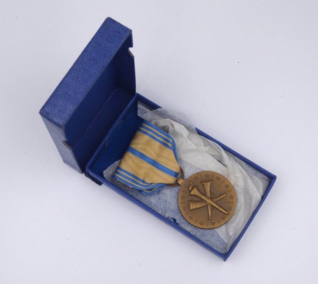 US Korean War Cased Armed Forces Reserve Medal (Air Force), Verzamelen, Verzenden, Luchtmacht, Amerika, Lintje, Medaille of Wings