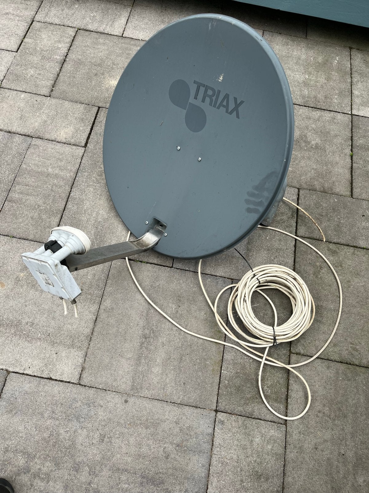 Triax schotelantenne met LNB en kabel, Ophalen of Verzenden, Gebruikt, (Schotel)antenne, Overige merken