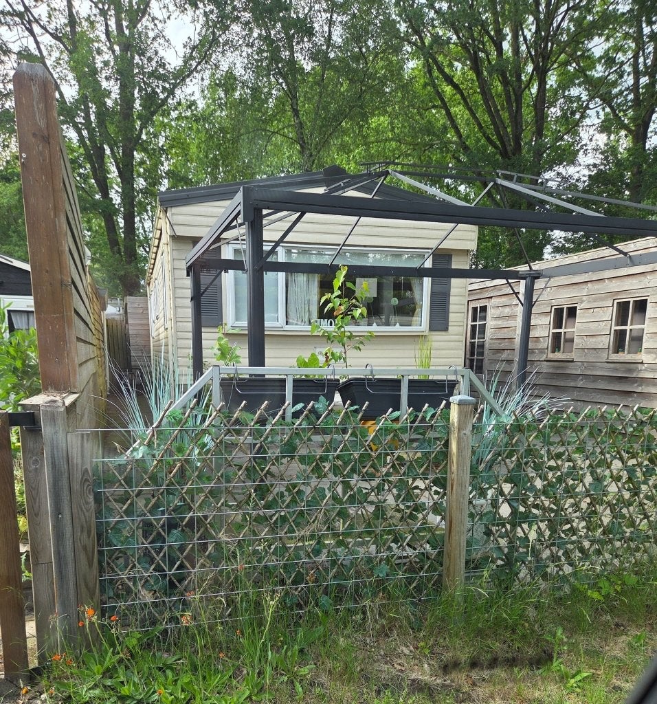 Stacaravan met hok en overkapping, Tot en met 4