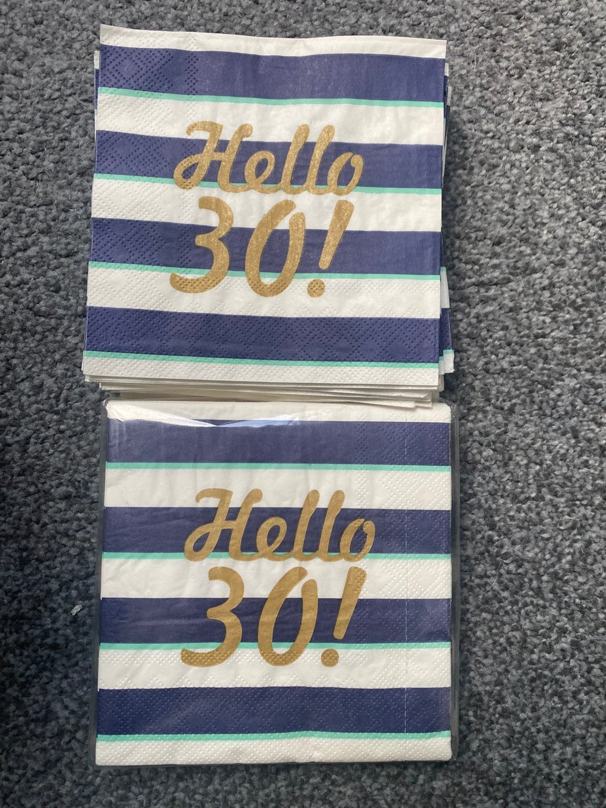 Feest servetten 30 jaar verjaardag hello 30, Hobby en Vrije tijd, Feestartikelen, Ophalen of Verzenden, Nieuw, Versiering, Verjaardag