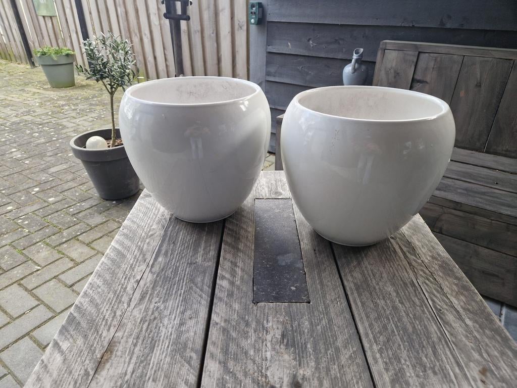 Twee bloempotten, wit en zwart 15 euro voor alle 4 potten, Ophalen of Verzenden