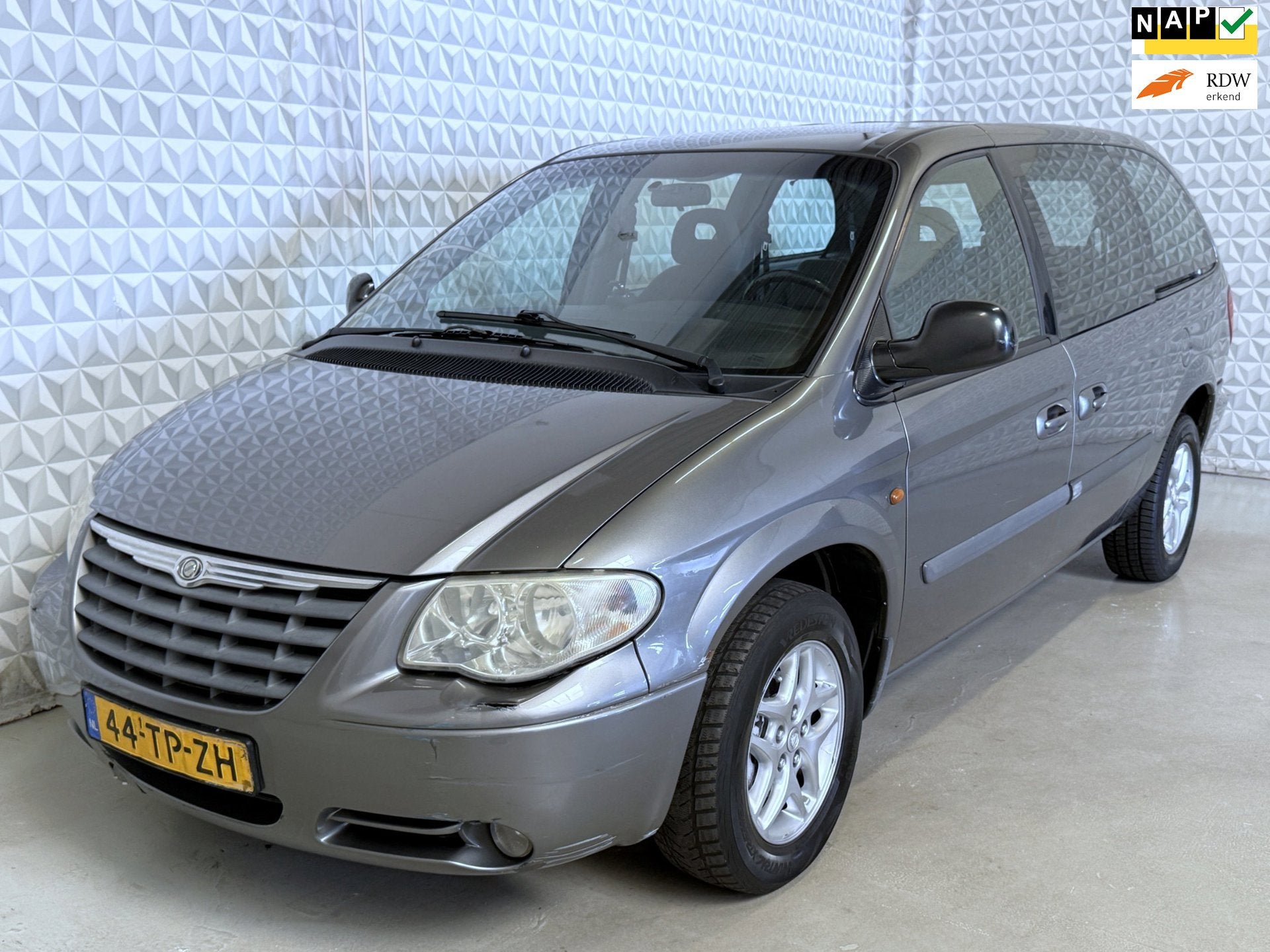 Chrysler Grand Voyager 3.3i V6 *Stow 'n Go* + APK 10-2027! (, Auto's, 3301 cc, Gebruikt, Grand Voyager, 7 stoelen