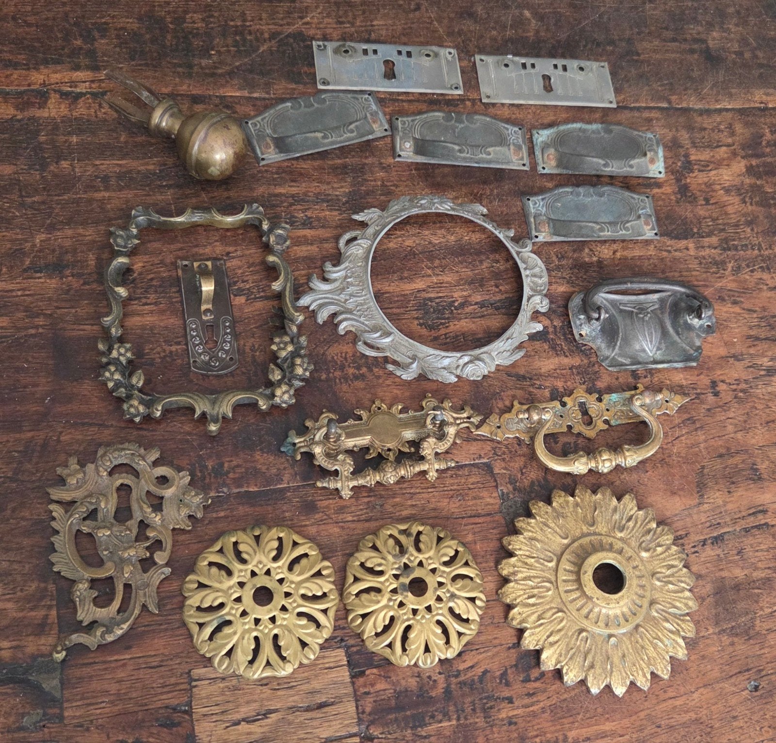 17 x oude ornamenten en handvatten oa bronzen, Ophalen of Verzenden