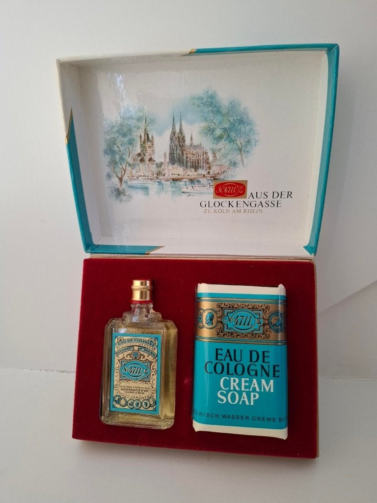 Geschenkdoos zeep en flesje eau de cologne 4711 vintage, Verzamelen, Ophalen of Verzenden, Nieuw, Parfumfles, Gevuld