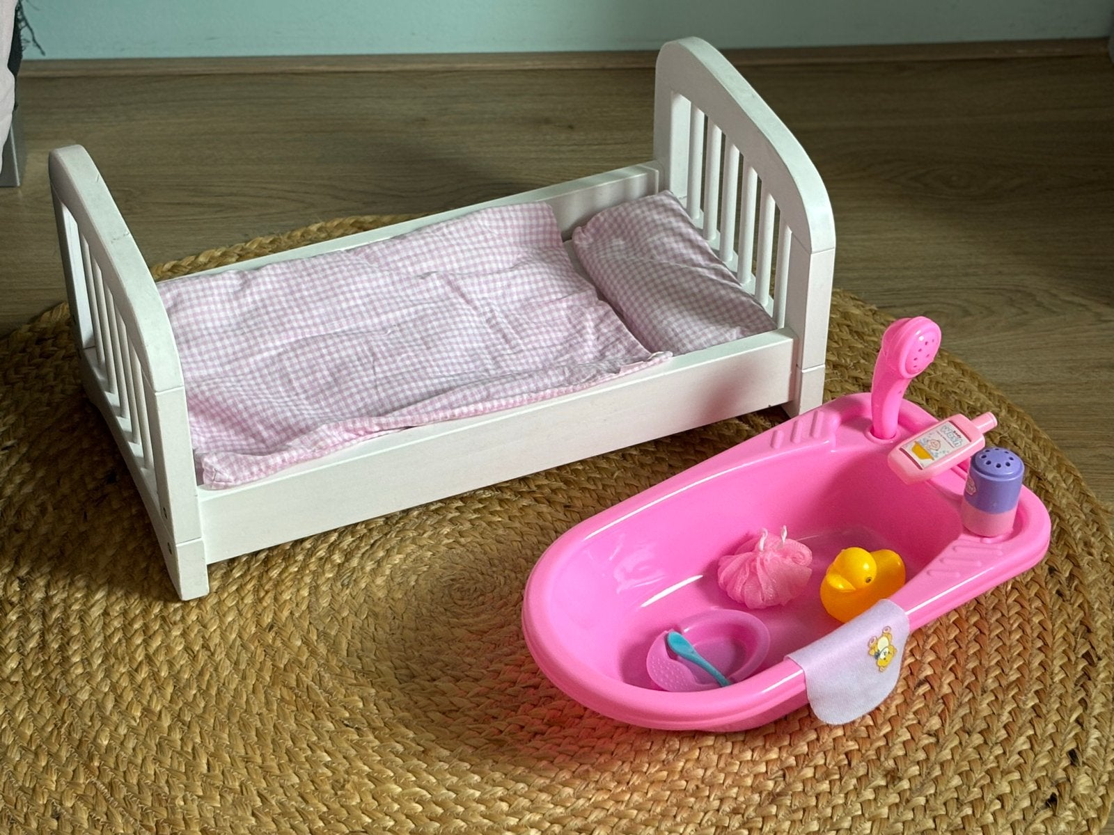 Goki poppenbedje met badje en accessoires, Ophalen, Gebruikt, Babypop