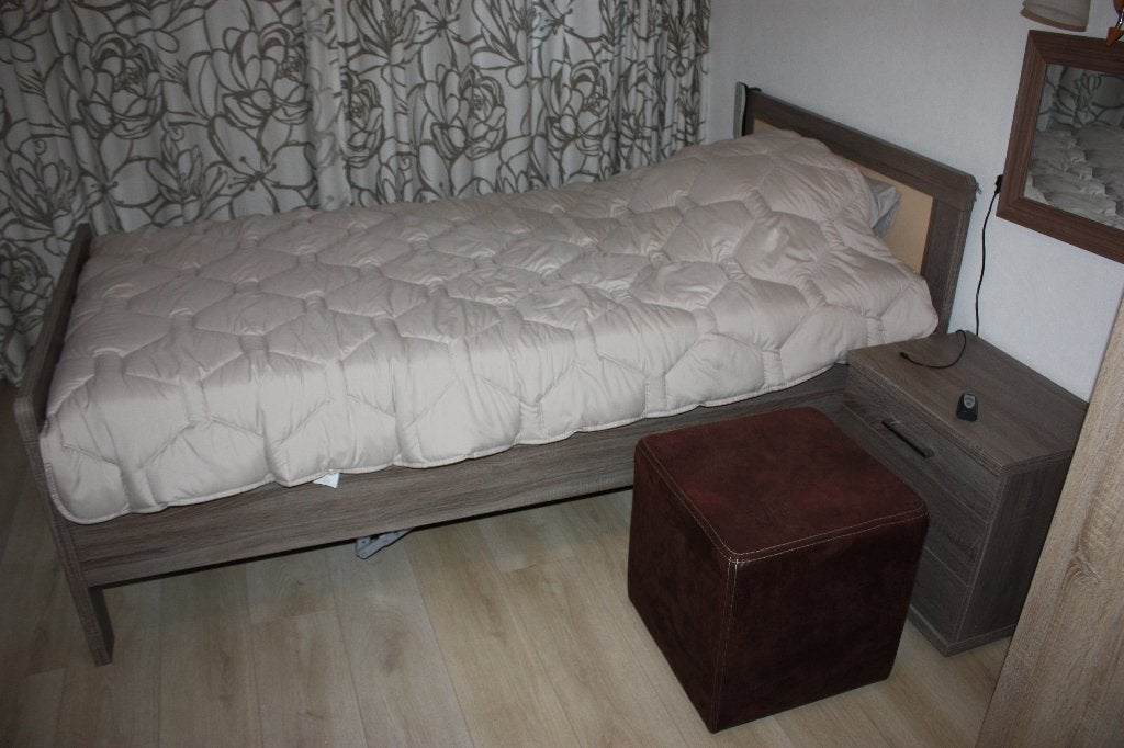 elektronisch bed met ombouw licht eiken  100x200, Huis en Inrichting, Ophalen, 100 cm, Overige kleuren, Tweepersoons