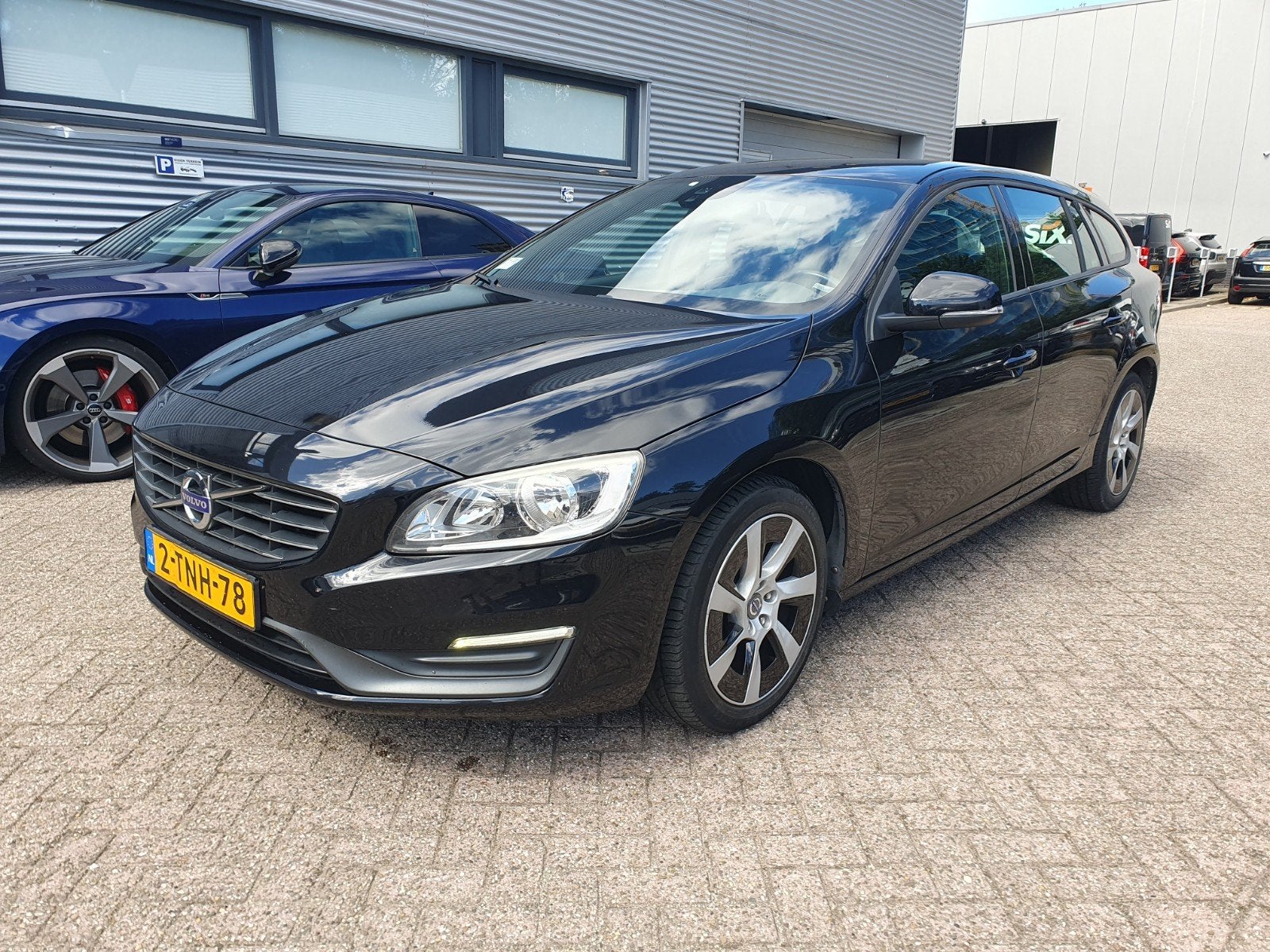 Volvo V60 D4 181pk Aut 2014 Zwart, Auto's, Volvo, 1502 kg, 1800 kg, Euro 6, 4 cilinders