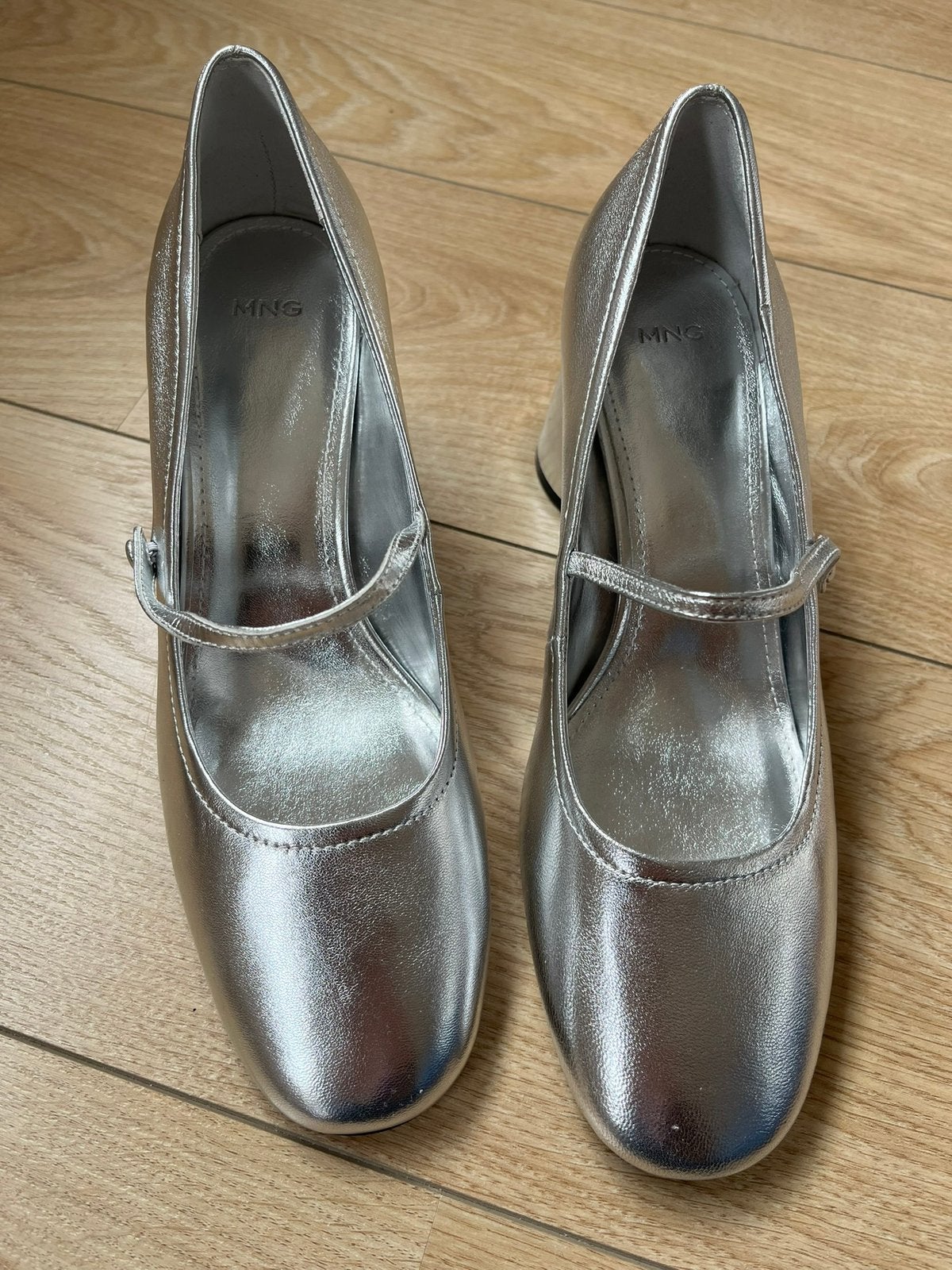 Zilveren pumps van Mango | Als nieuw - mt.40, Pumps, Ophalen of Verzenden, Zo goed als nieuw, Overige kleuren