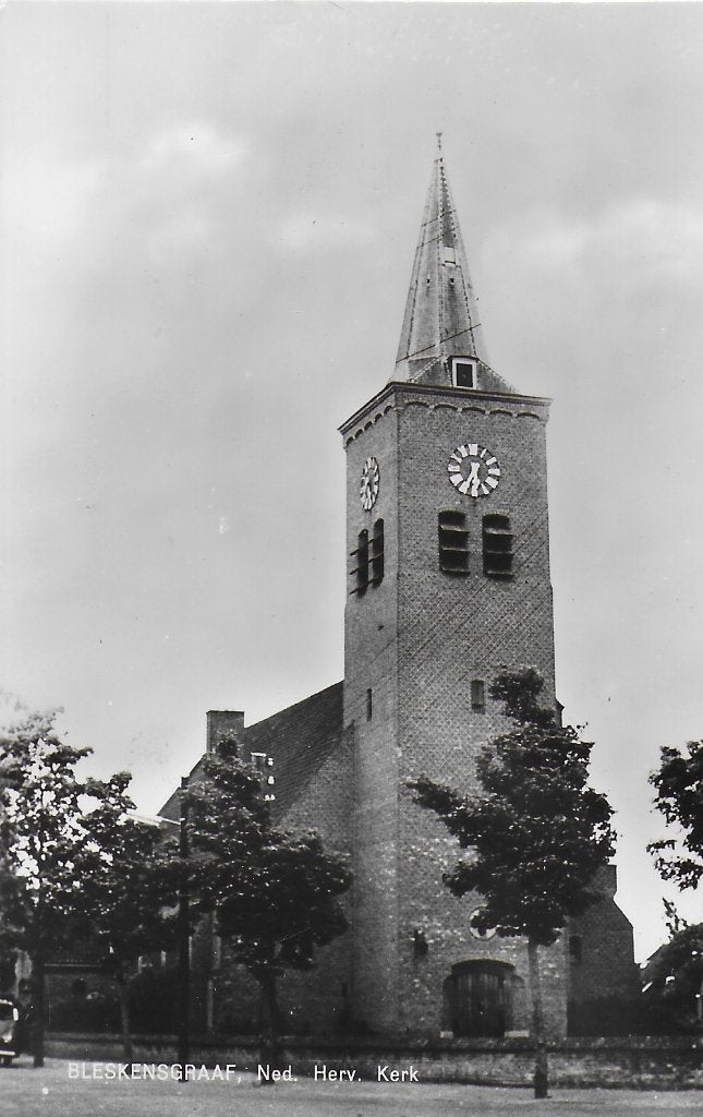 Bleskensgraaf n h kerk oude ongelopen ansichtkaart ( 2090), Verzamelen, Ophalen of Verzenden, 1920 tot 1940, Ongelopen