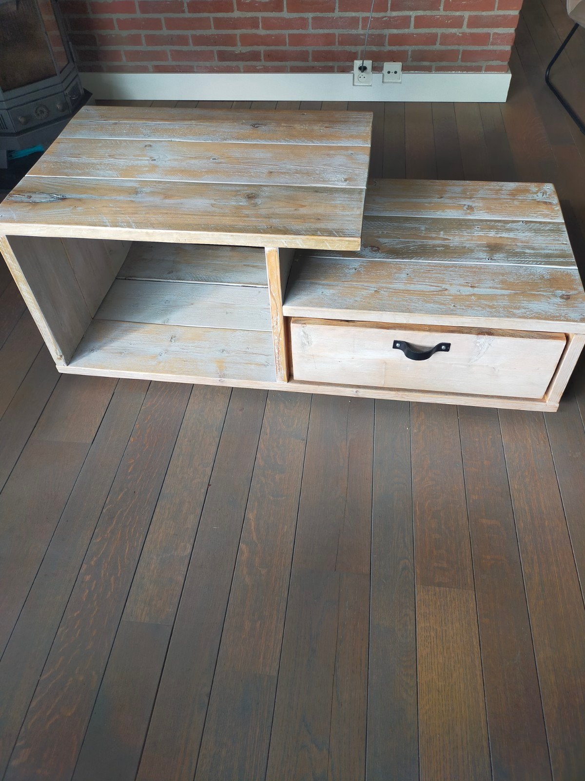 Salontafel van steigerhout met 2 lades en leren greepjes, Huis en Inrichting, Tafels | Salontafels, Ophalen, 50 – 75, Gebruikt