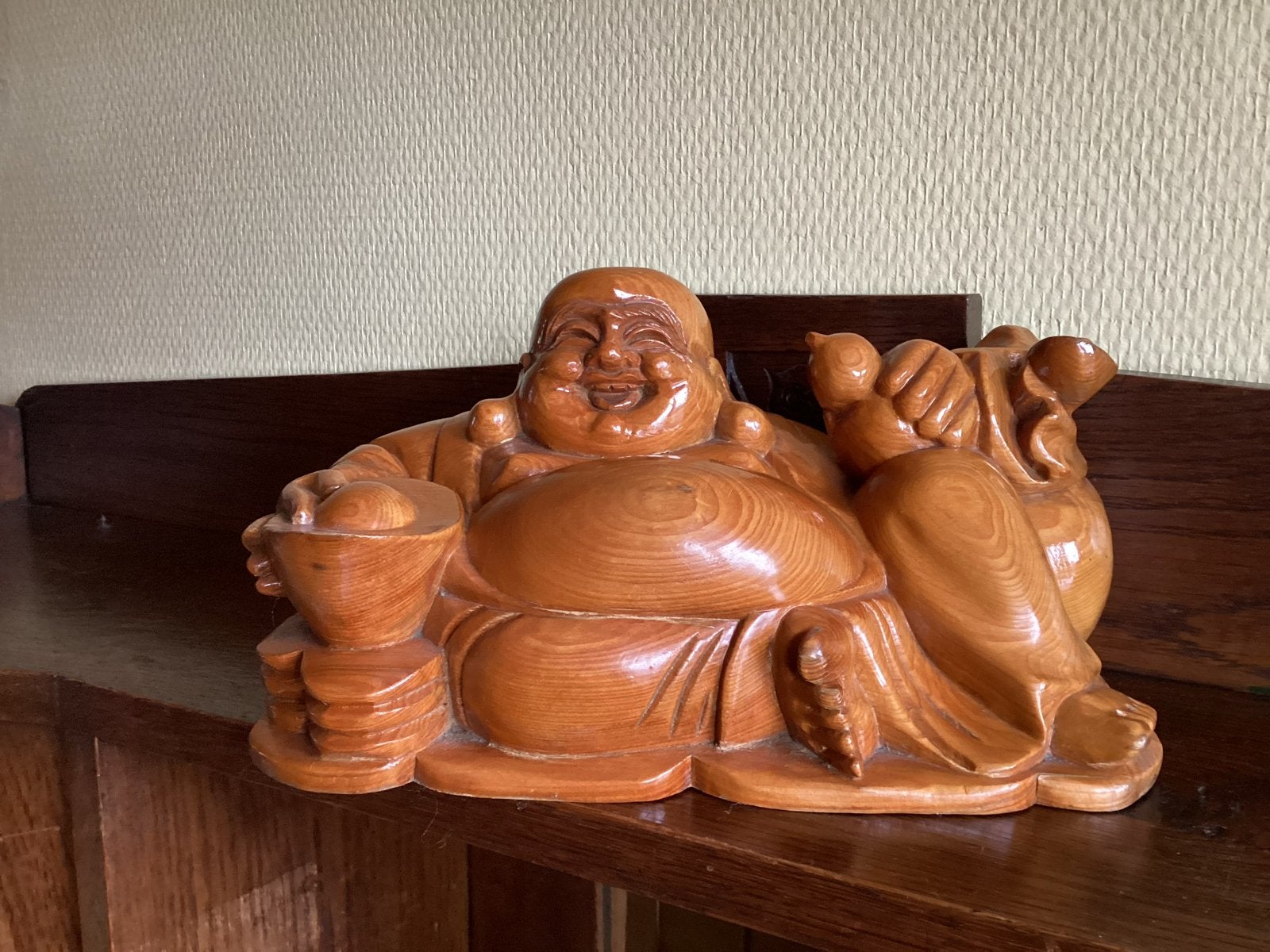 Lachende Boeddha beeld van hout - Geluk en voorspoed € 12,50, Ophalen of Verzenden, Zo goed als nieuw, Hout, Bruin