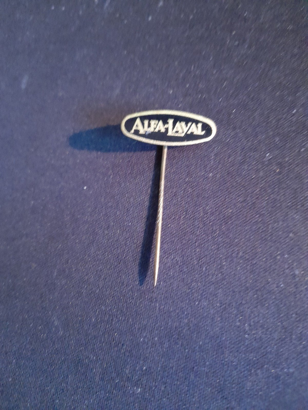 Alfa-Laval, Ophalen of Verzenden, Zo goed als nieuw, Merk, Speldje of Pin