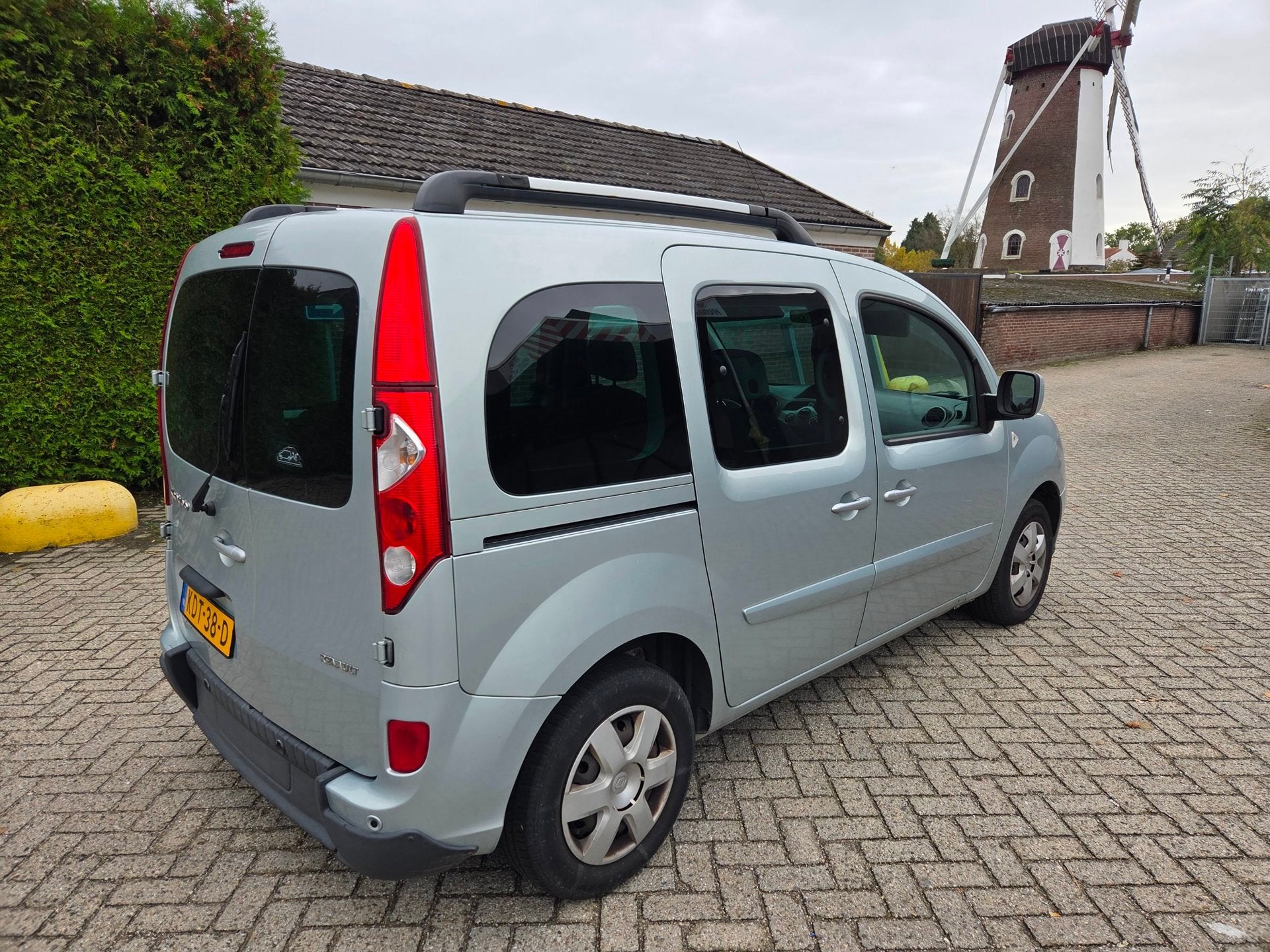 Renault Kangoo Family 1.6-16V 3+1 Rolstoelvervoer Invalide R, Auto's, Stof, Gebruikt, Zwart, 4 cilinders