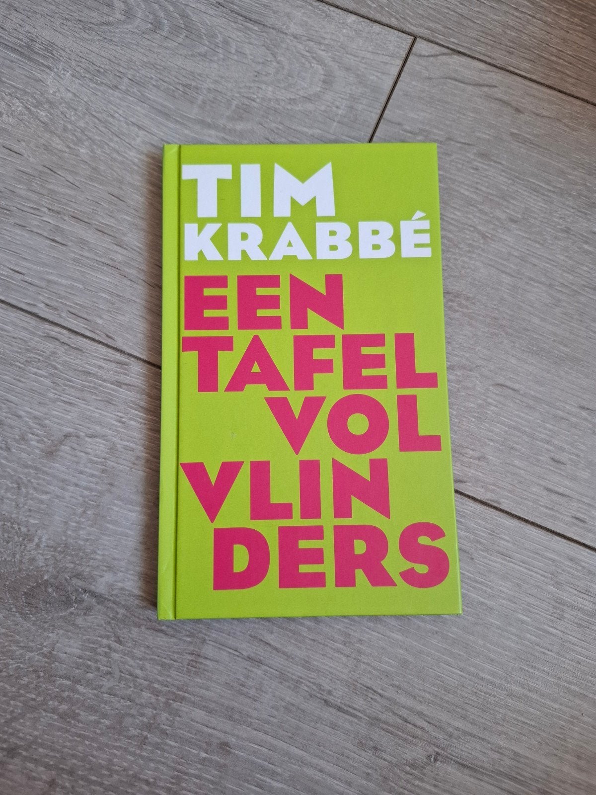 Een tafel vol vlinders - Tim Krabbé, Boeken, Boekenweekgeschenken, Zo goed als nieuw, Ophalen of Verzenden